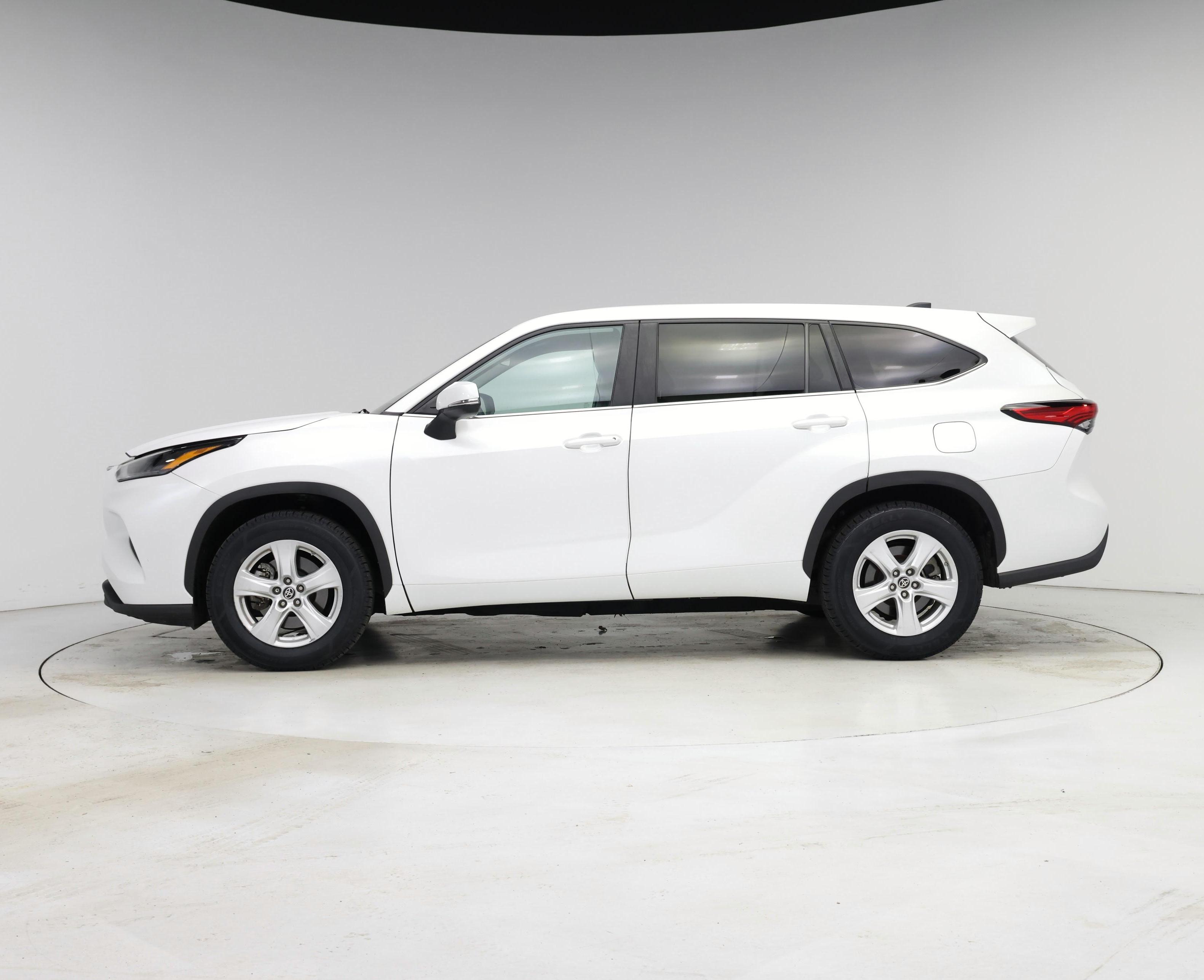 Thumbnail: 2023 Toyota Highlander - 3