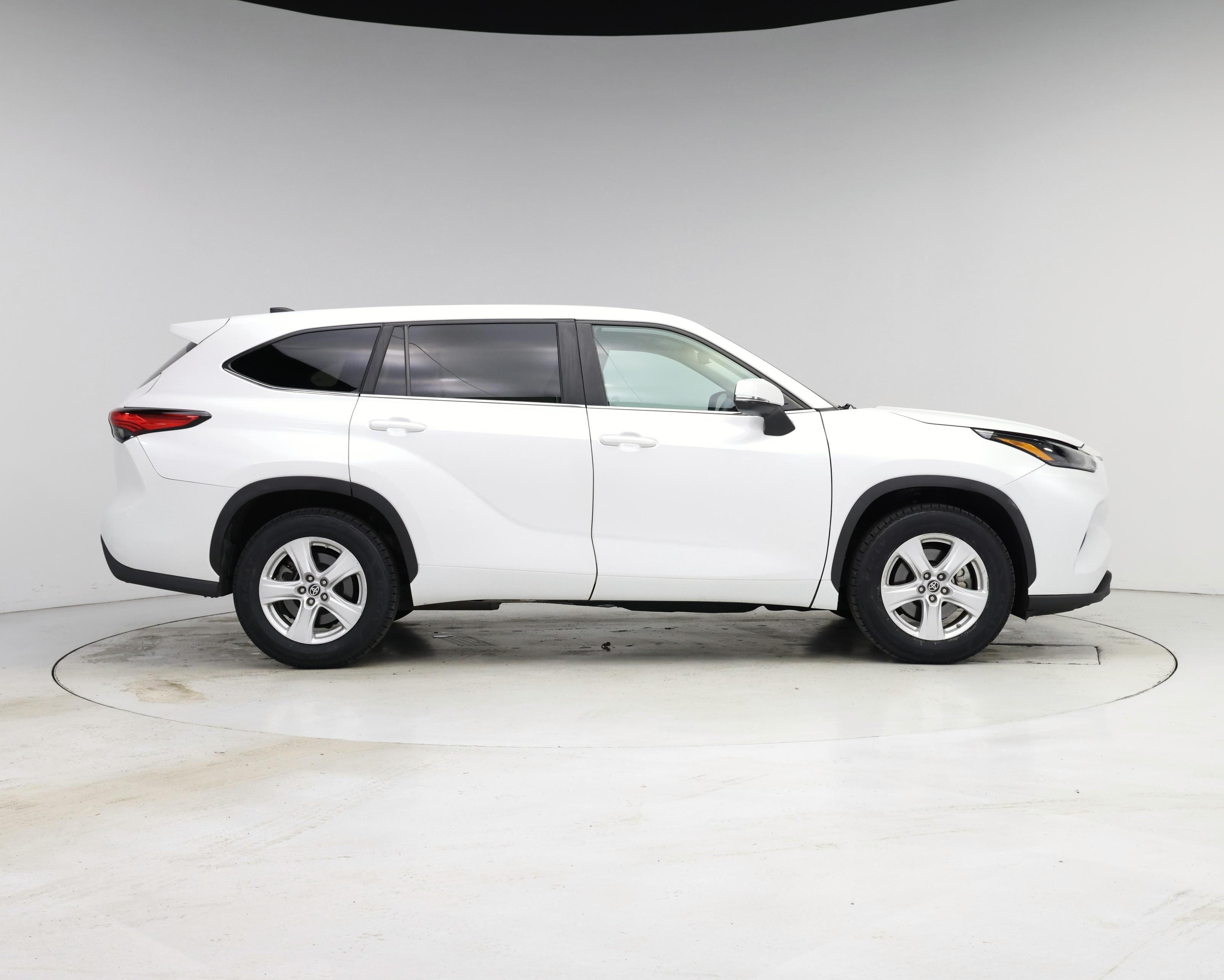 Thumbnail: 2023 Toyota Highlander - 7