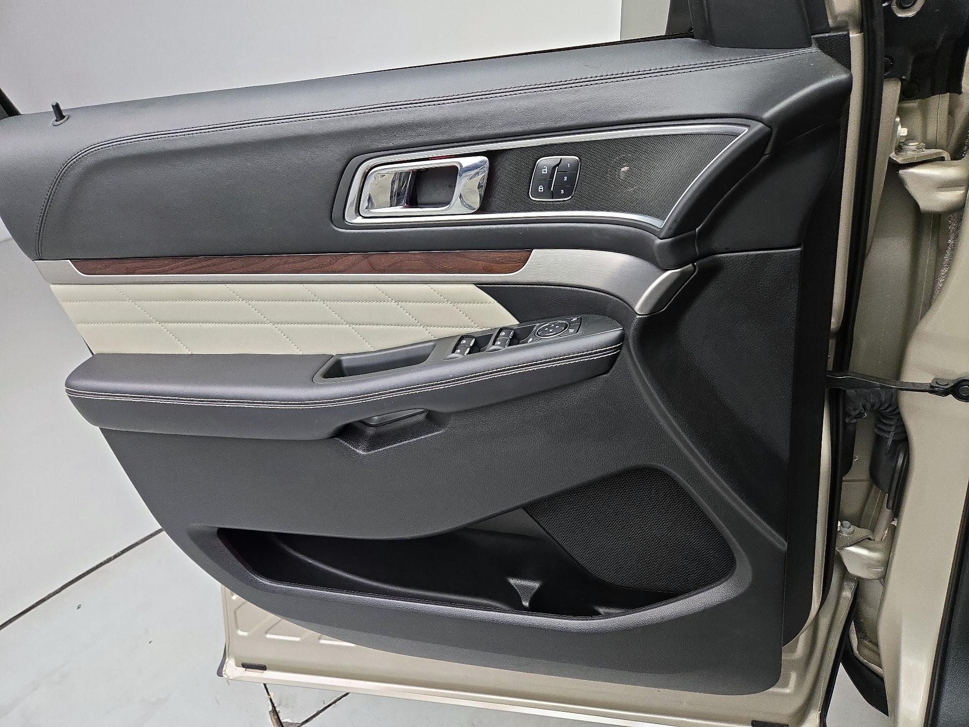 Thumbnail: 2017 Ford Explorer - 12