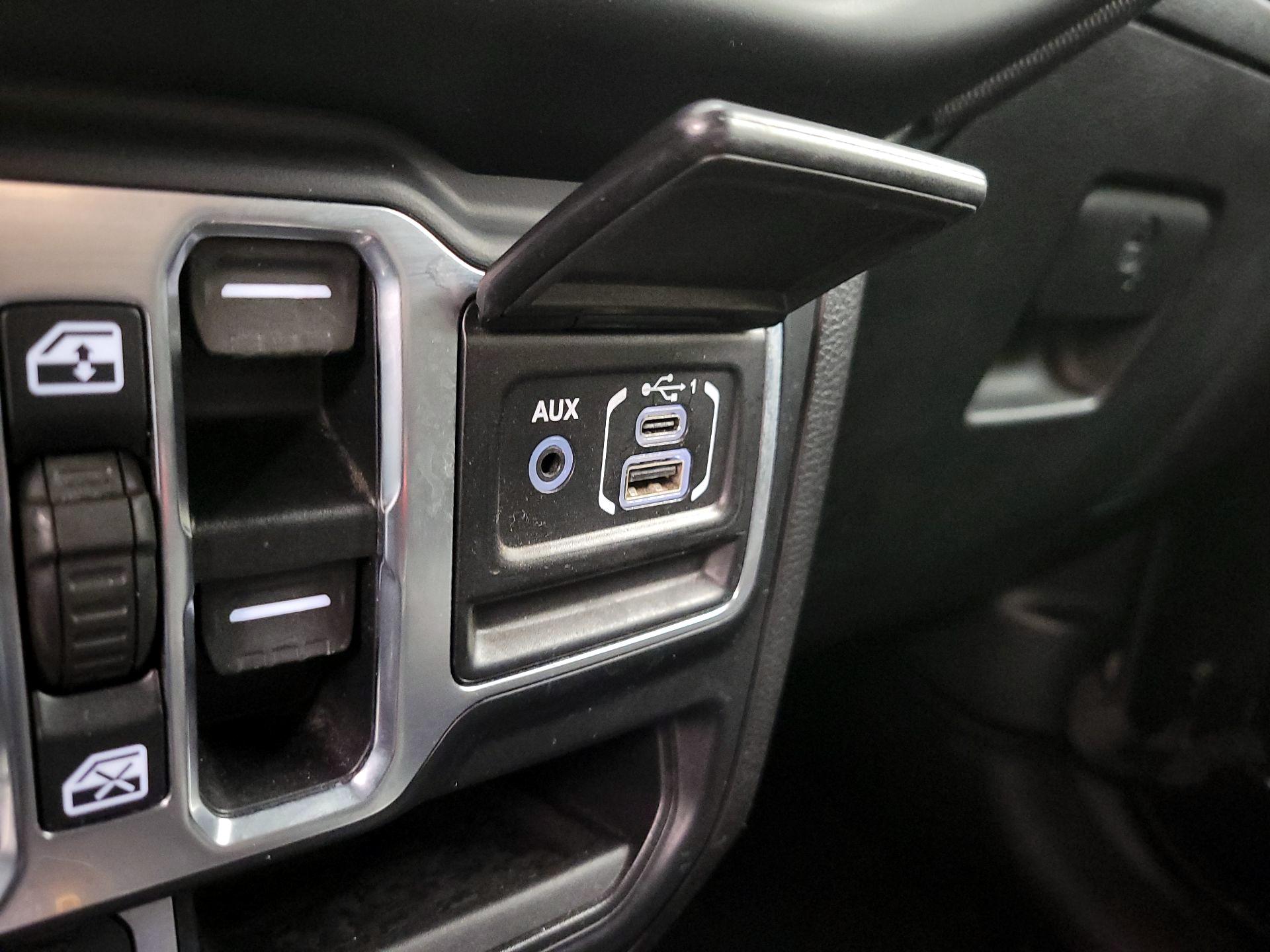 Thumbnail: 2020 Jeep Gladiator - 18