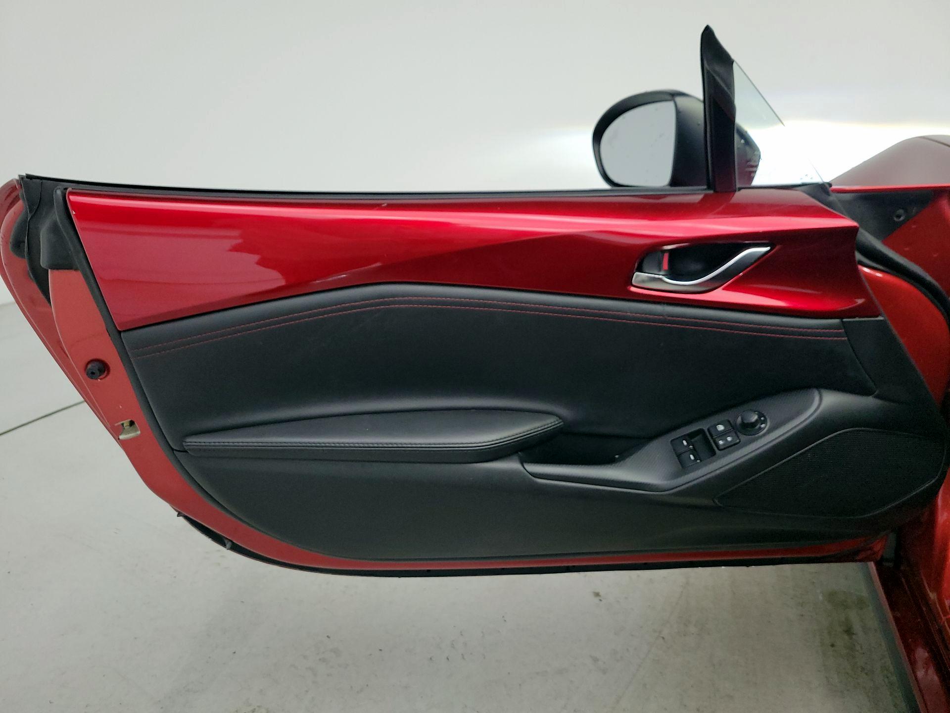 Thumbnail: 2019 Mazda MX-5 Miata - 12