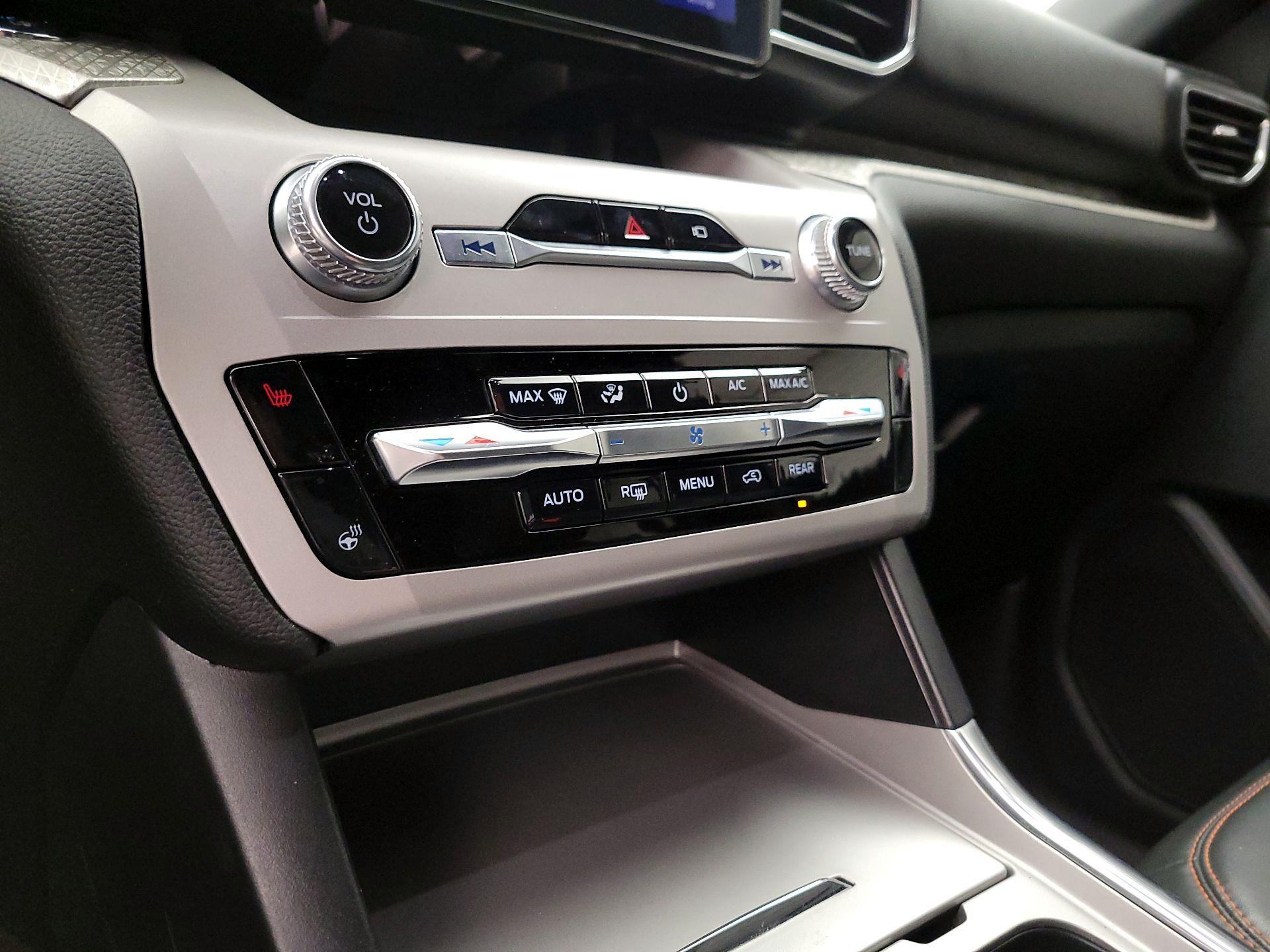 Thumbnail: 2023 Ford Explorer - 17