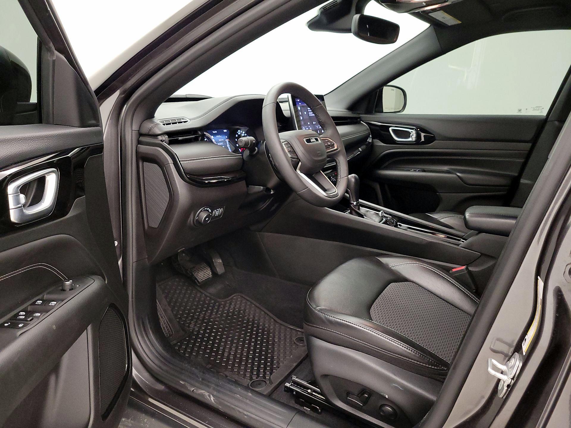 Thumbnail: 2023 Jeep Compass - 11