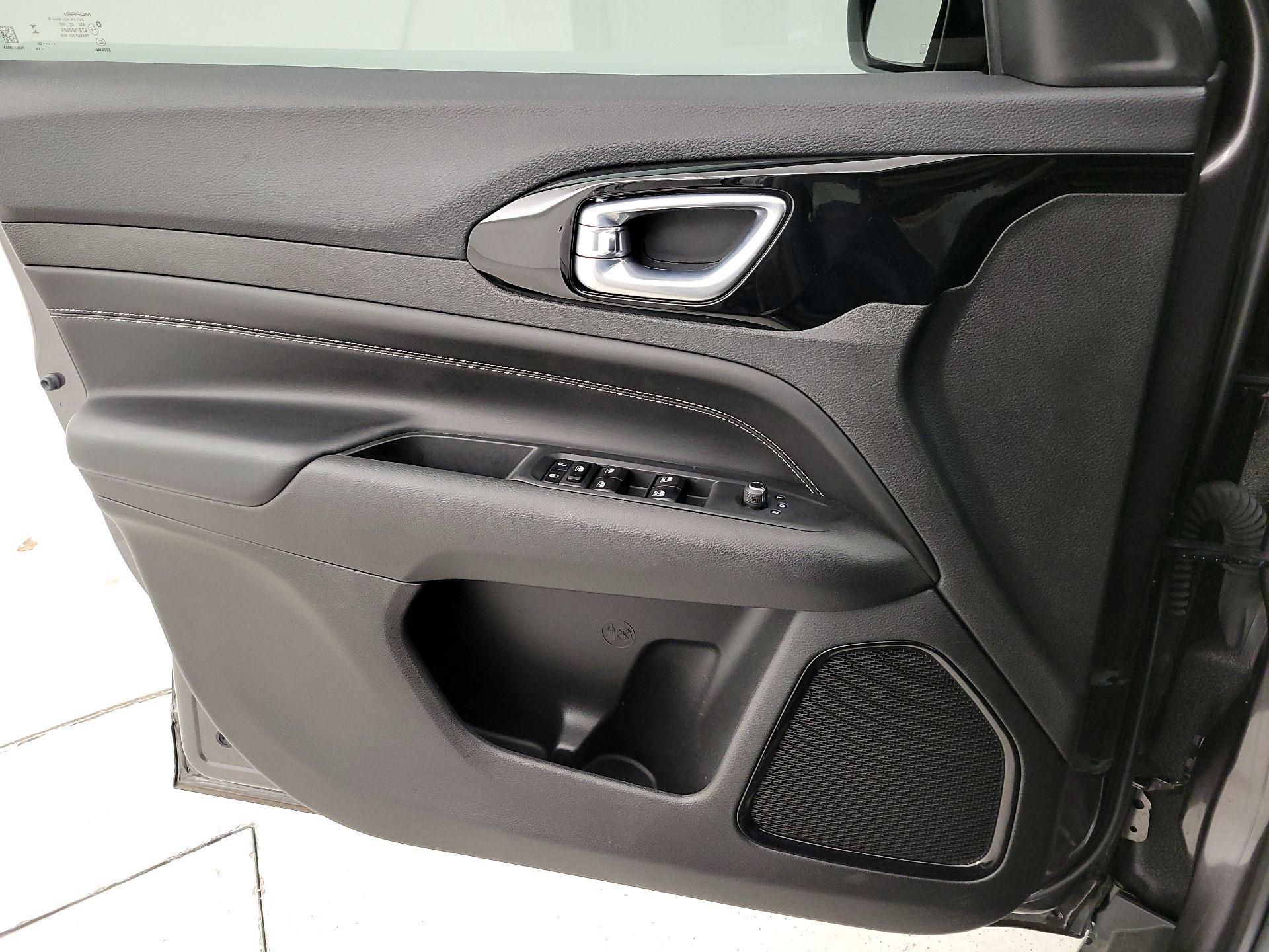 Thumbnail: 2023 Jeep Compass - 12