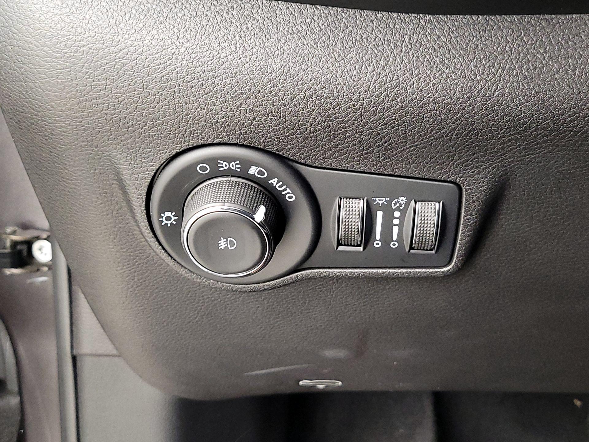 Thumbnail: 2023 Jeep Compass - 13