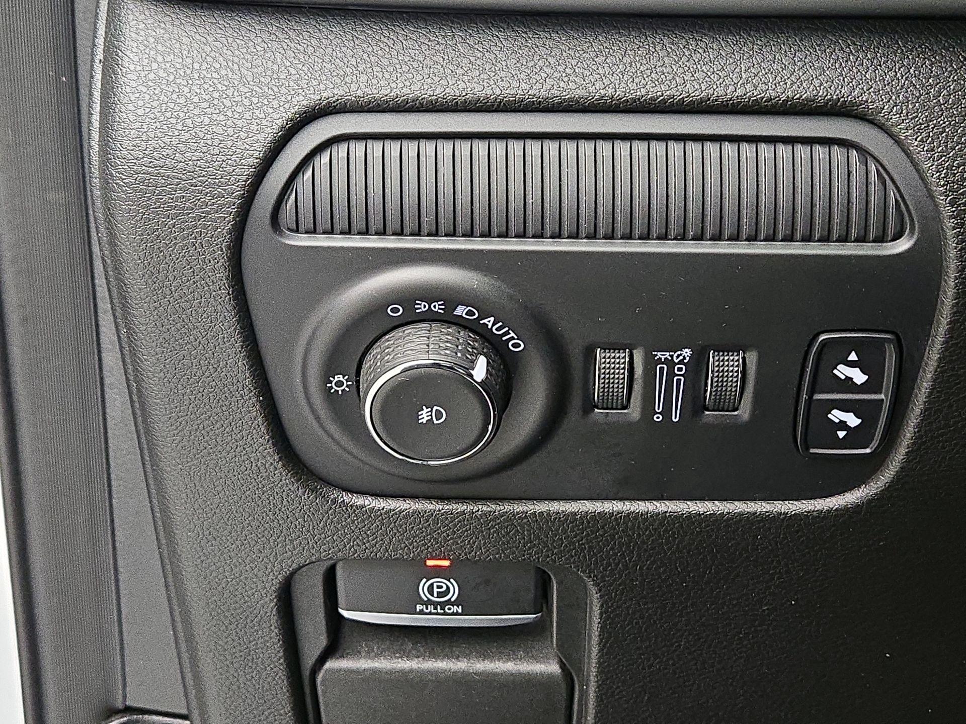 Thumbnail: 2023 Jeep Wagoneer - 13