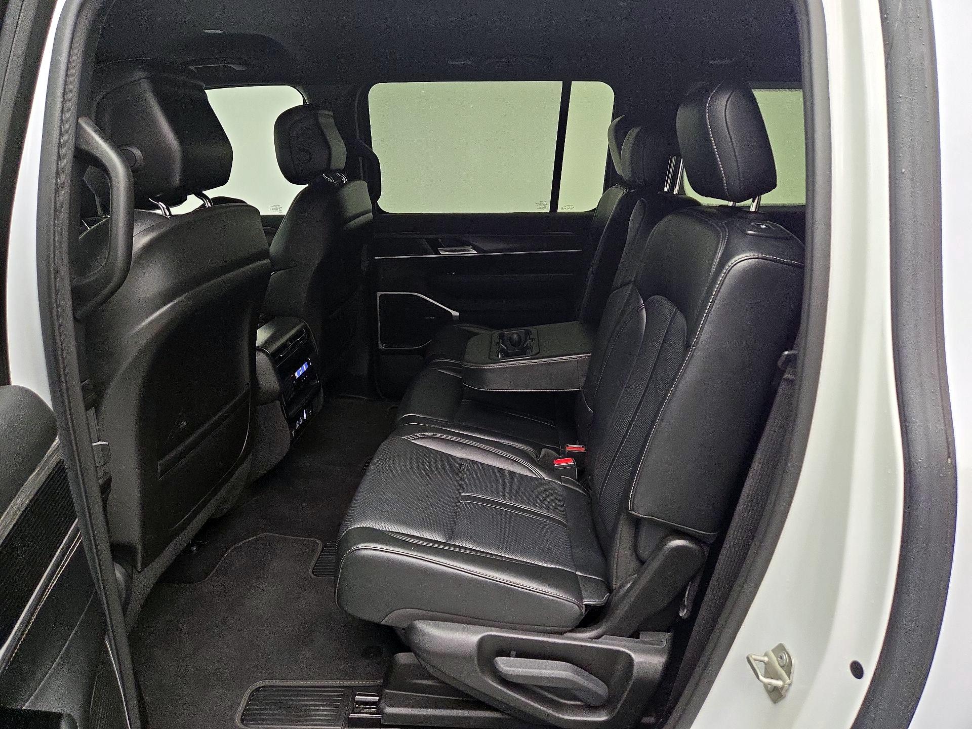 Thumbnail: 2023 Jeep Wagoneer - 20