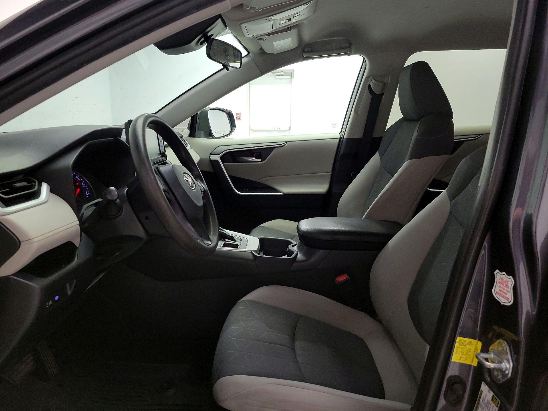 Thumbnail: 2020 Toyota RAV4 - 11