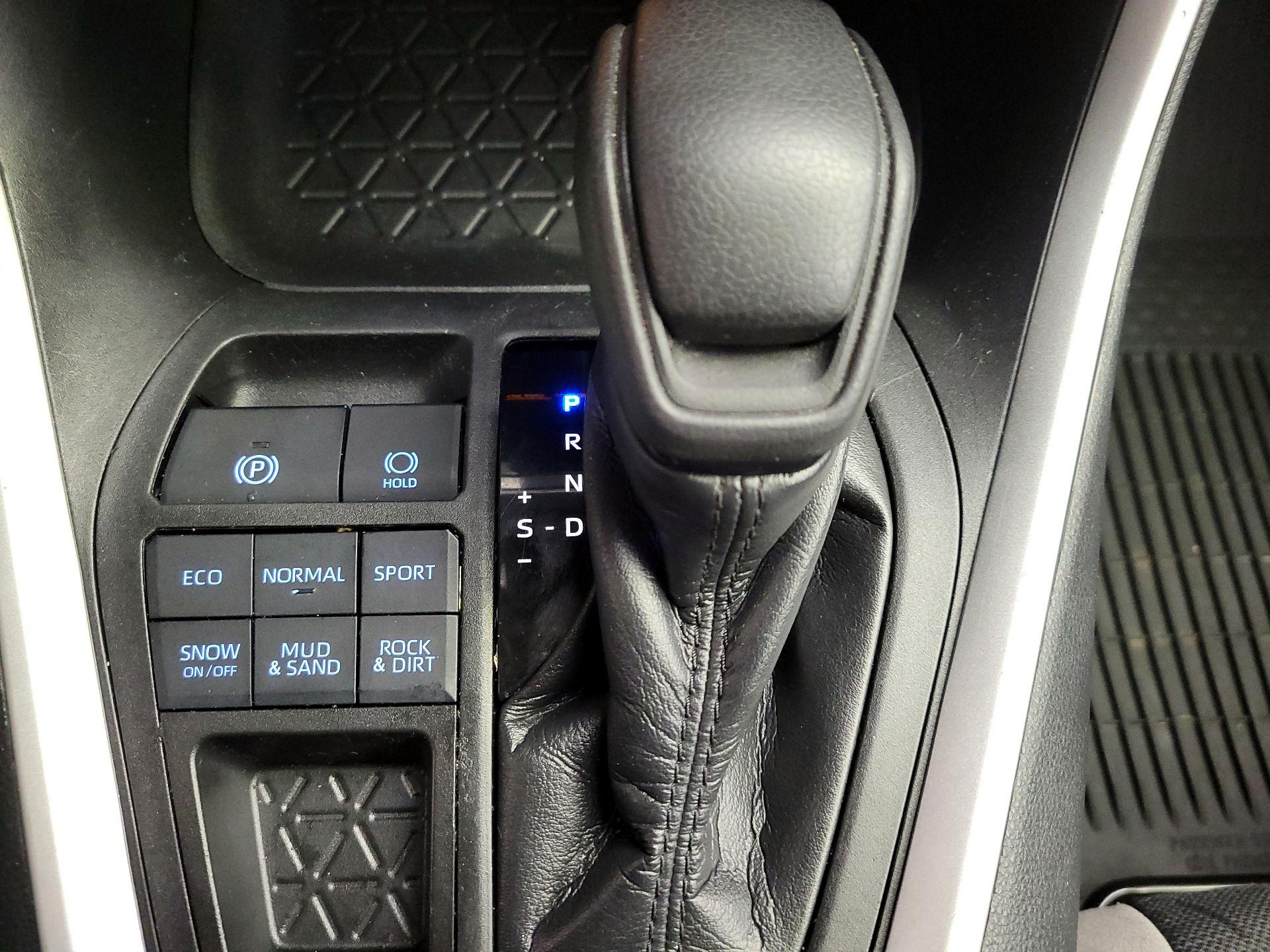 Thumbnail: 2020 Toyota RAV4 - 17