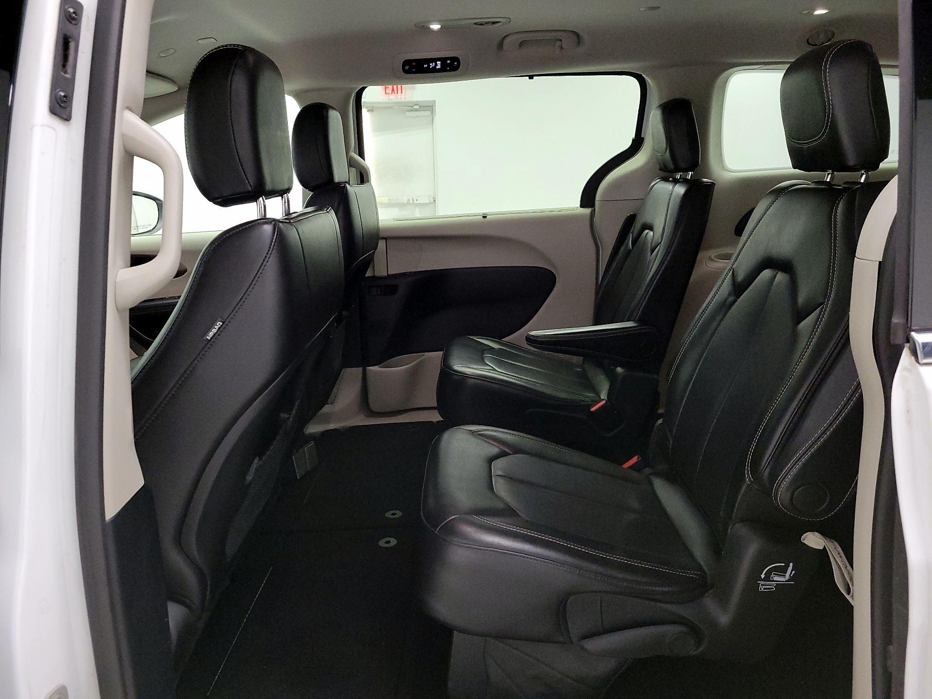 Thumbnail: 2020 Chrysler Voyager - 19