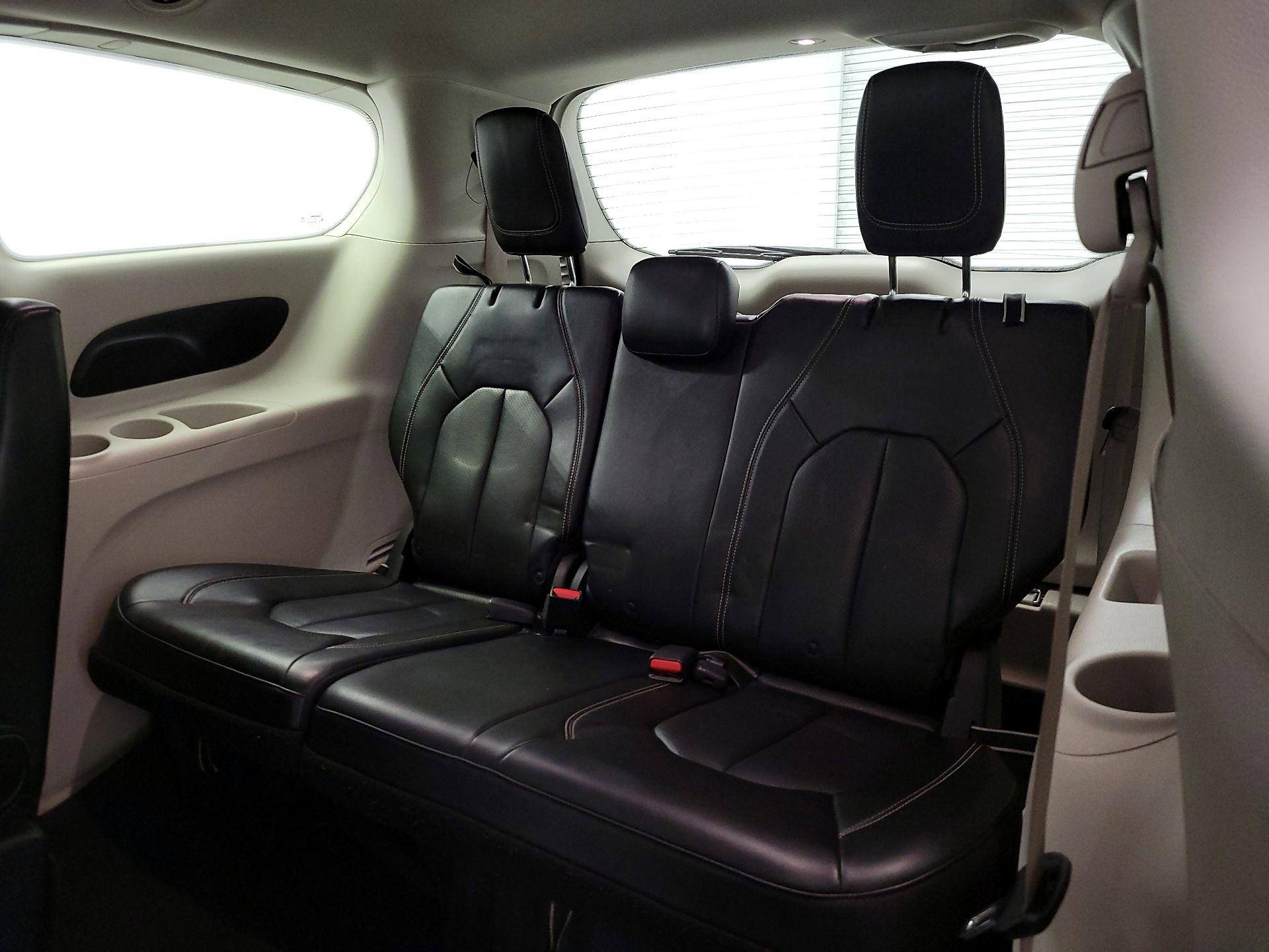 Thumbnail: 2020 Chrysler Voyager - 20