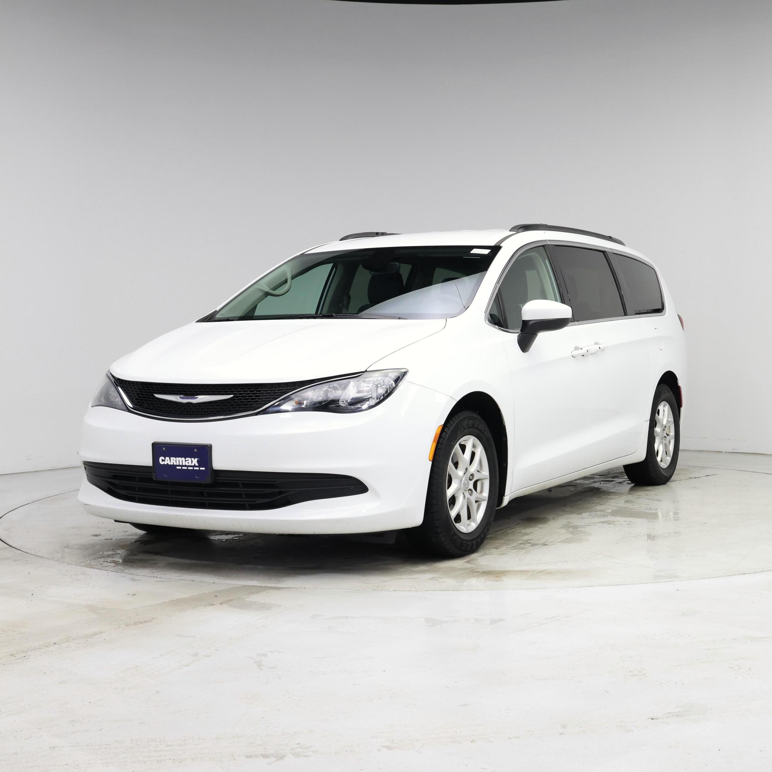 Thumbnail: 2020 Chrysler Voyager - 4