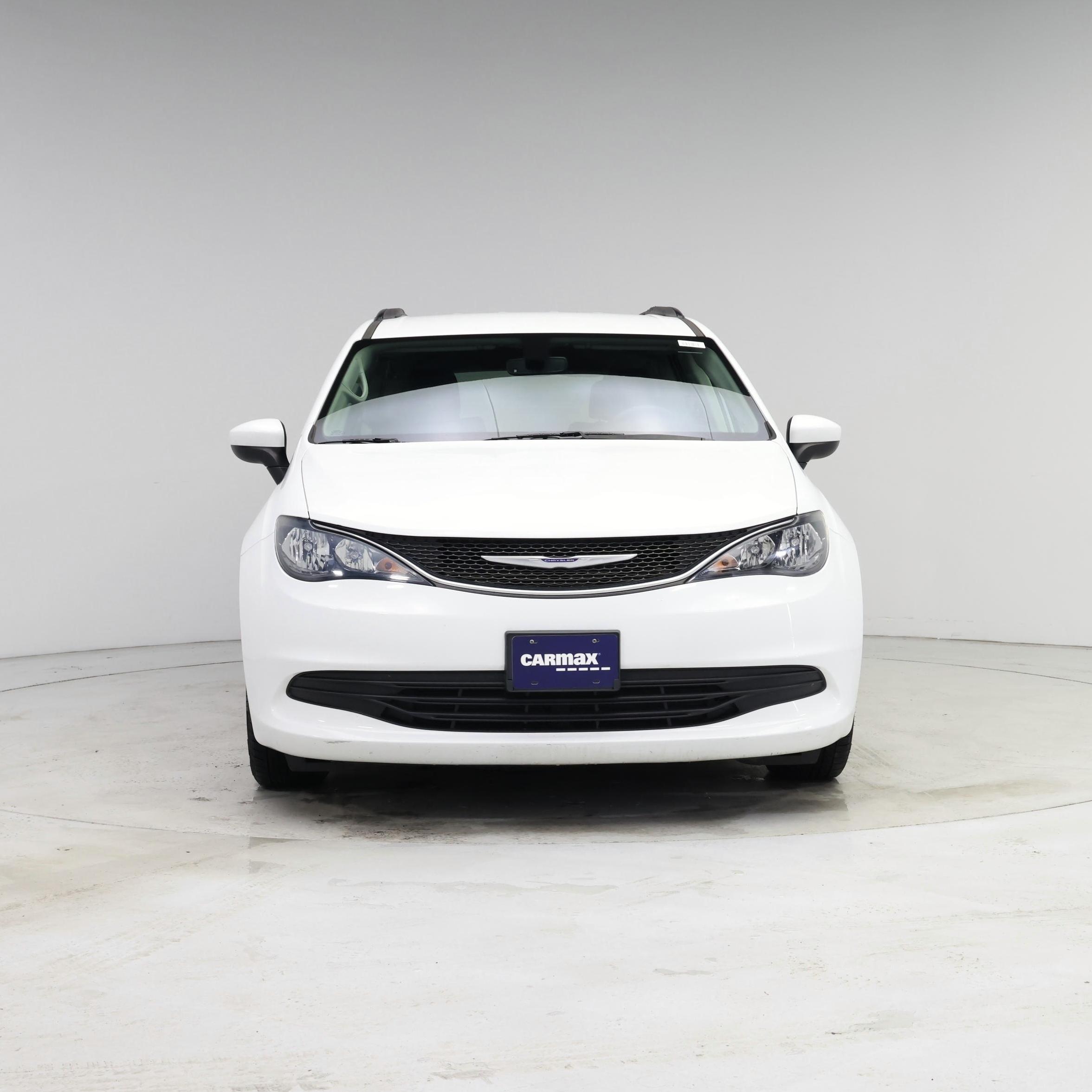 Thumbnail: 2020 Chrysler Voyager - 5