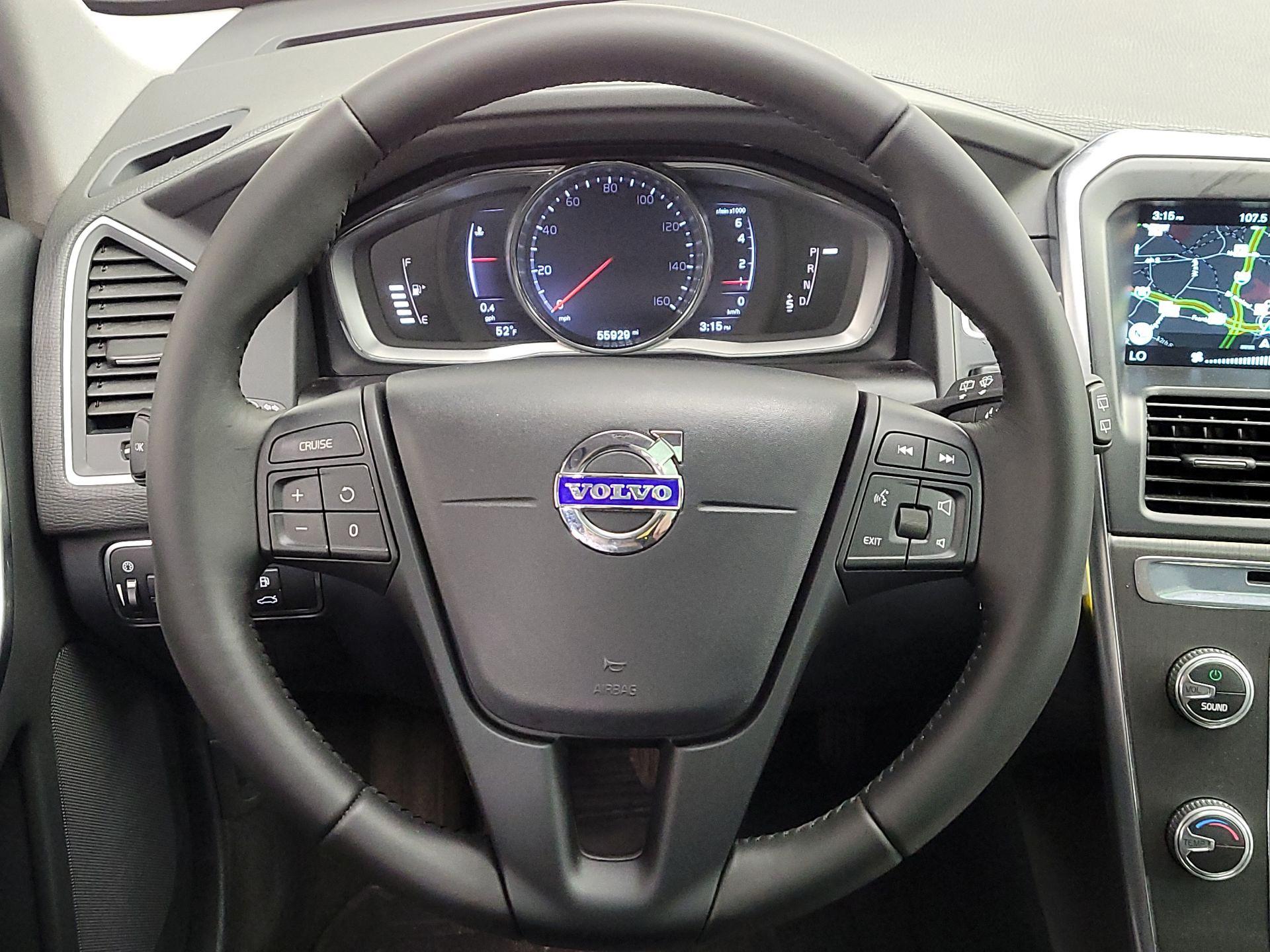 Thumbnail: 2016 Volvo XC60 - 10