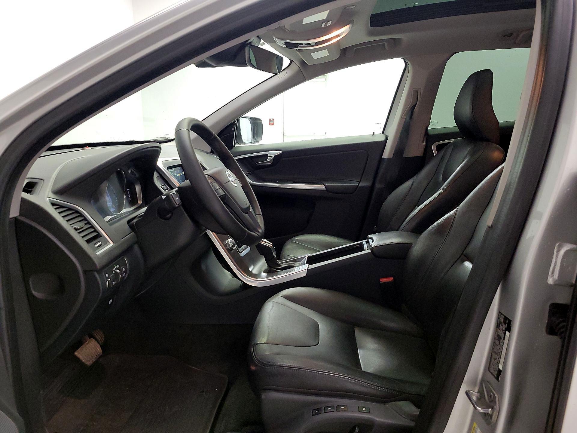 Thumbnail: 2016 Volvo XC60 - 11