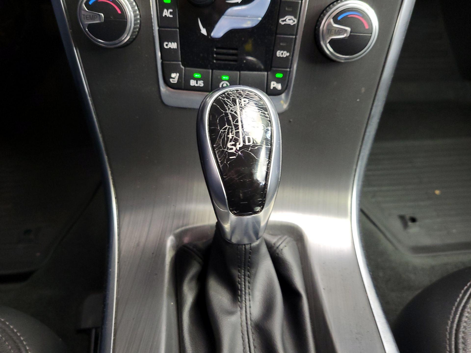 Thumbnail: 2016 Volvo XC60 - 18