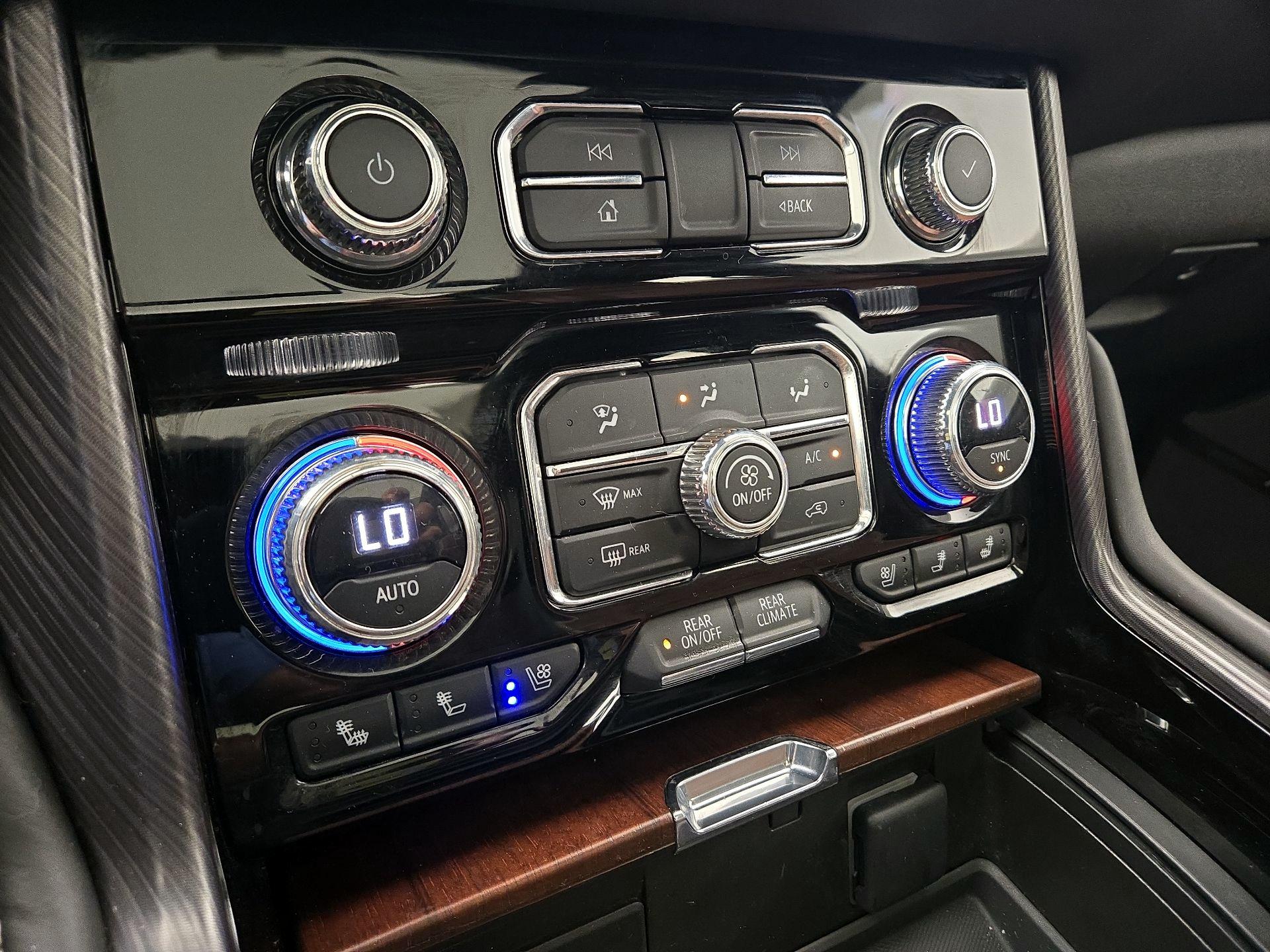 Thumbnail: 2023 GMC Yukon XL - 17