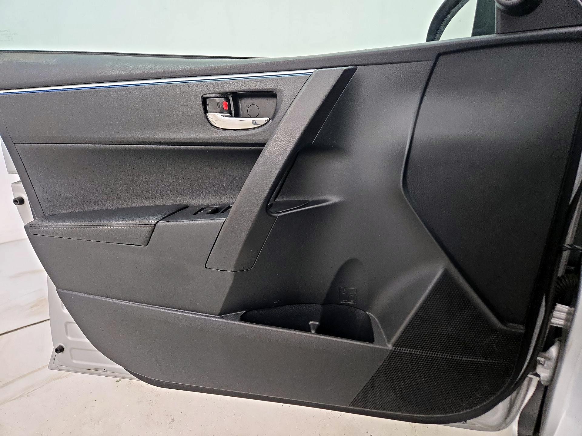 Thumbnail: 2015 Toyota Corolla - 12