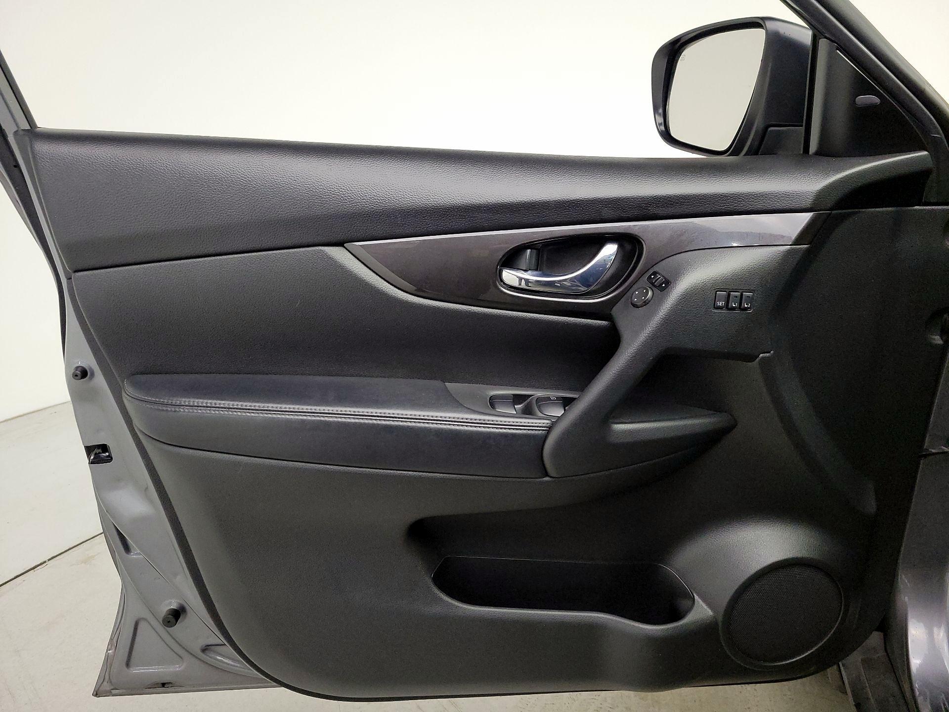 Thumbnail: 2019 Nissan Rogue - 12