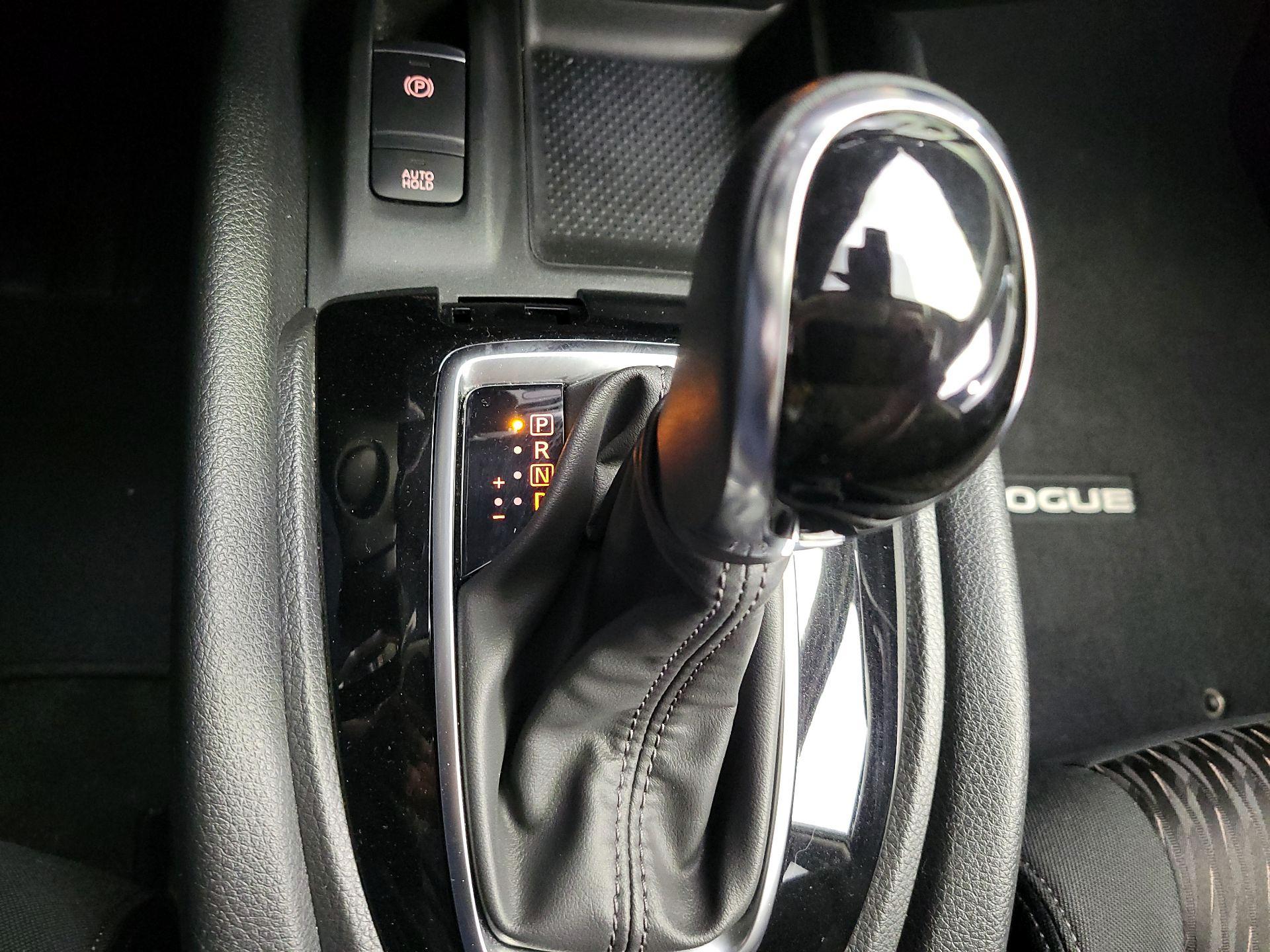 Thumbnail: 2019 Nissan Rogue - 18