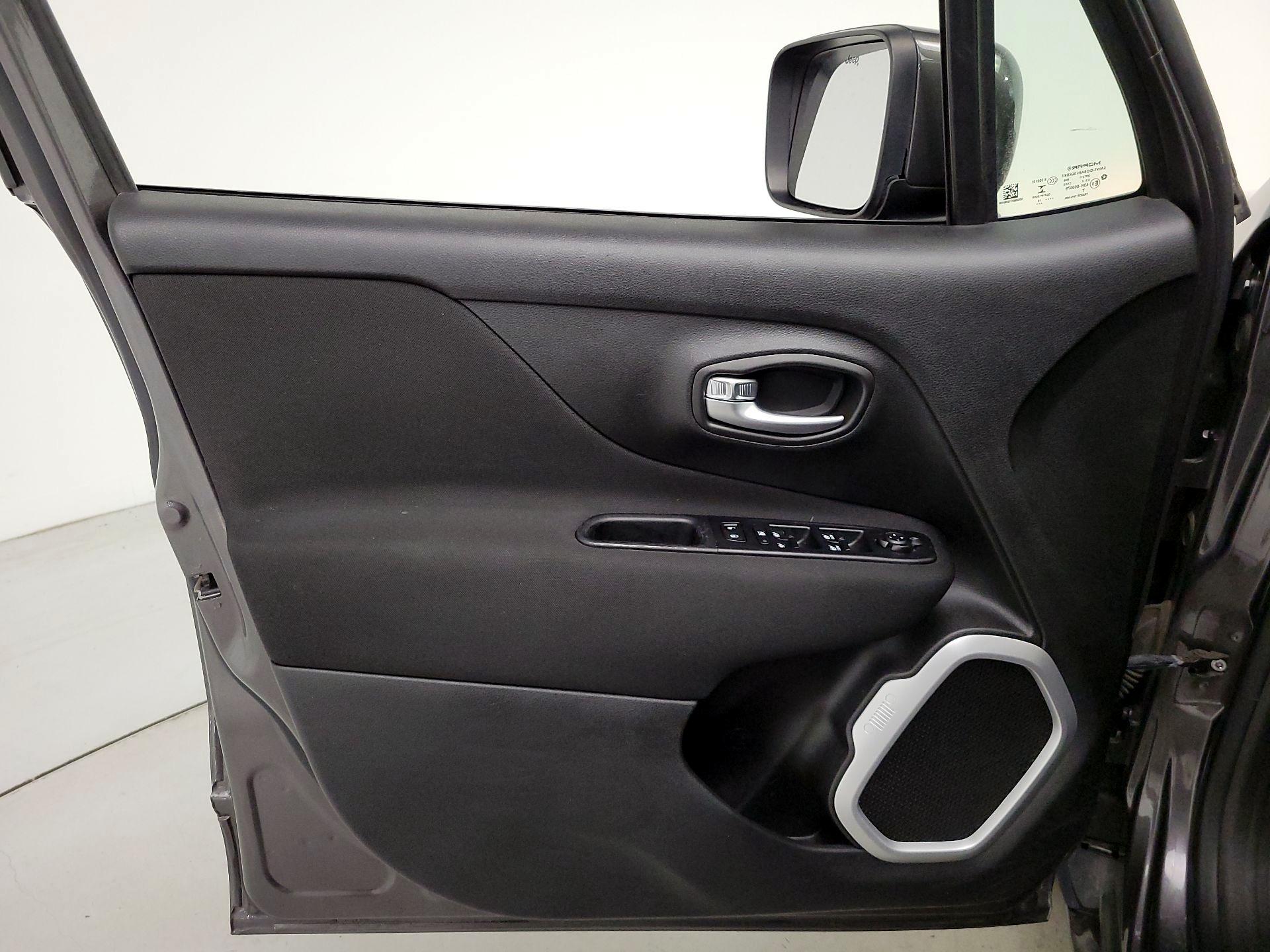 Thumbnail: 2019 Jeep Renegade - 12