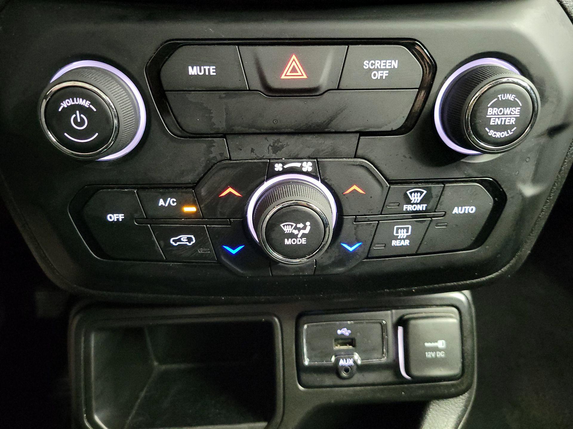 Thumbnail: 2019 Jeep Renegade - 16