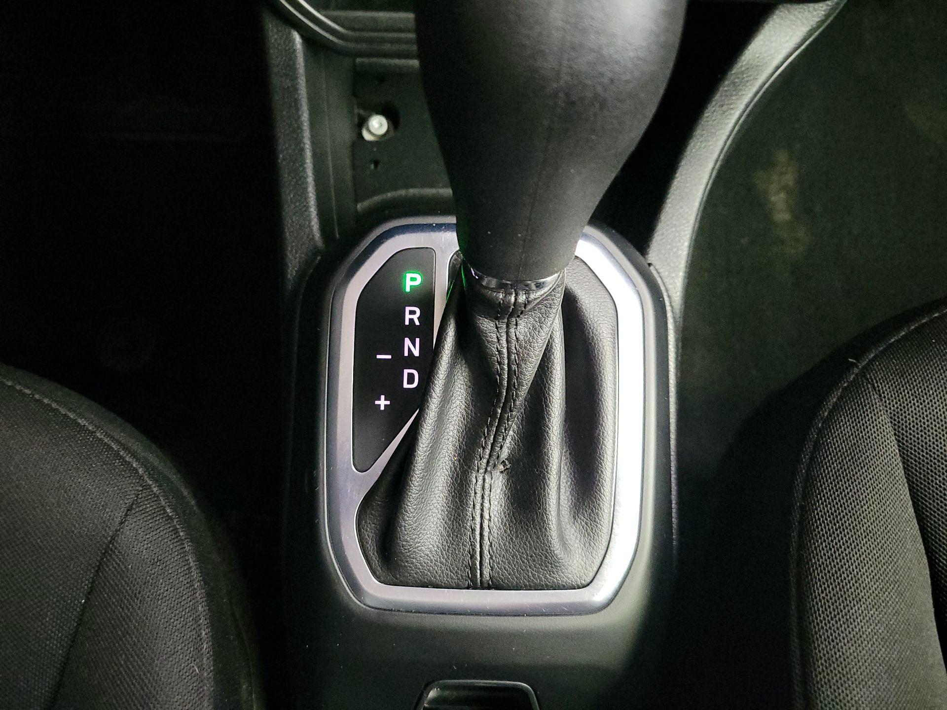 Thumbnail: 2019 Jeep Renegade - 17