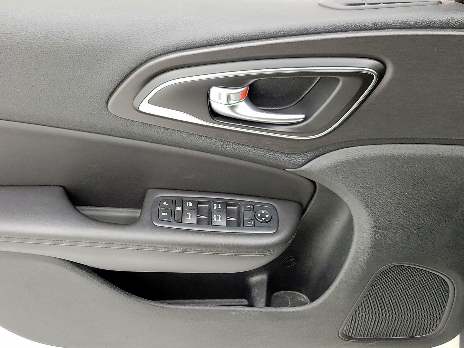 Thumbnail: 2016 Chrysler 200 - 12