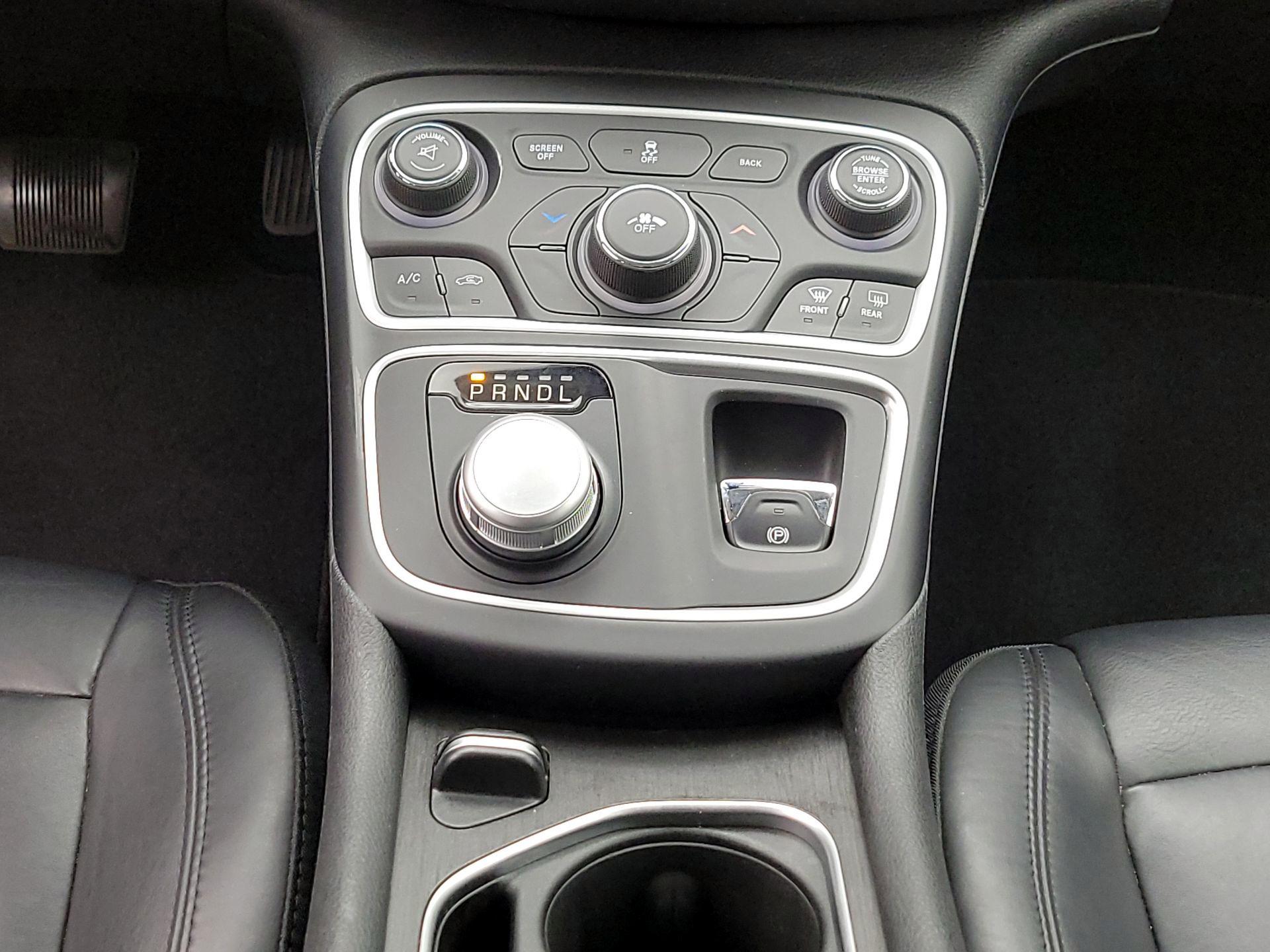 Thumbnail: 2016 Chrysler 200 - 17