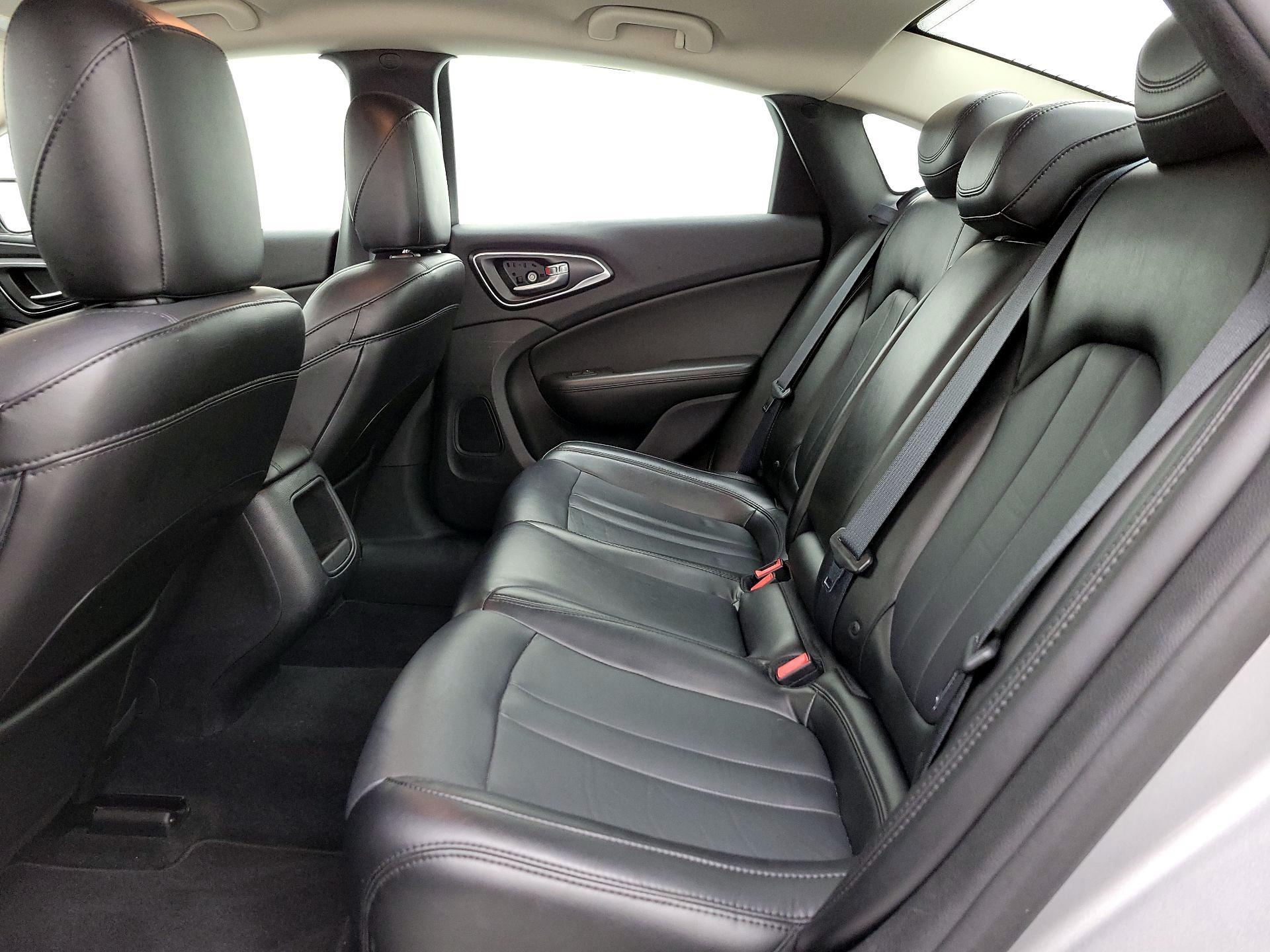 Thumbnail: 2016 Chrysler 200 - 18