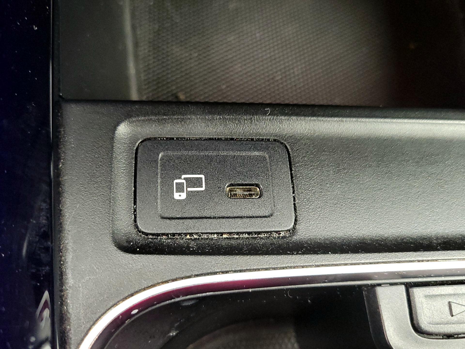 Thumbnail: 2022 Mercedes-Benz GLB - 18