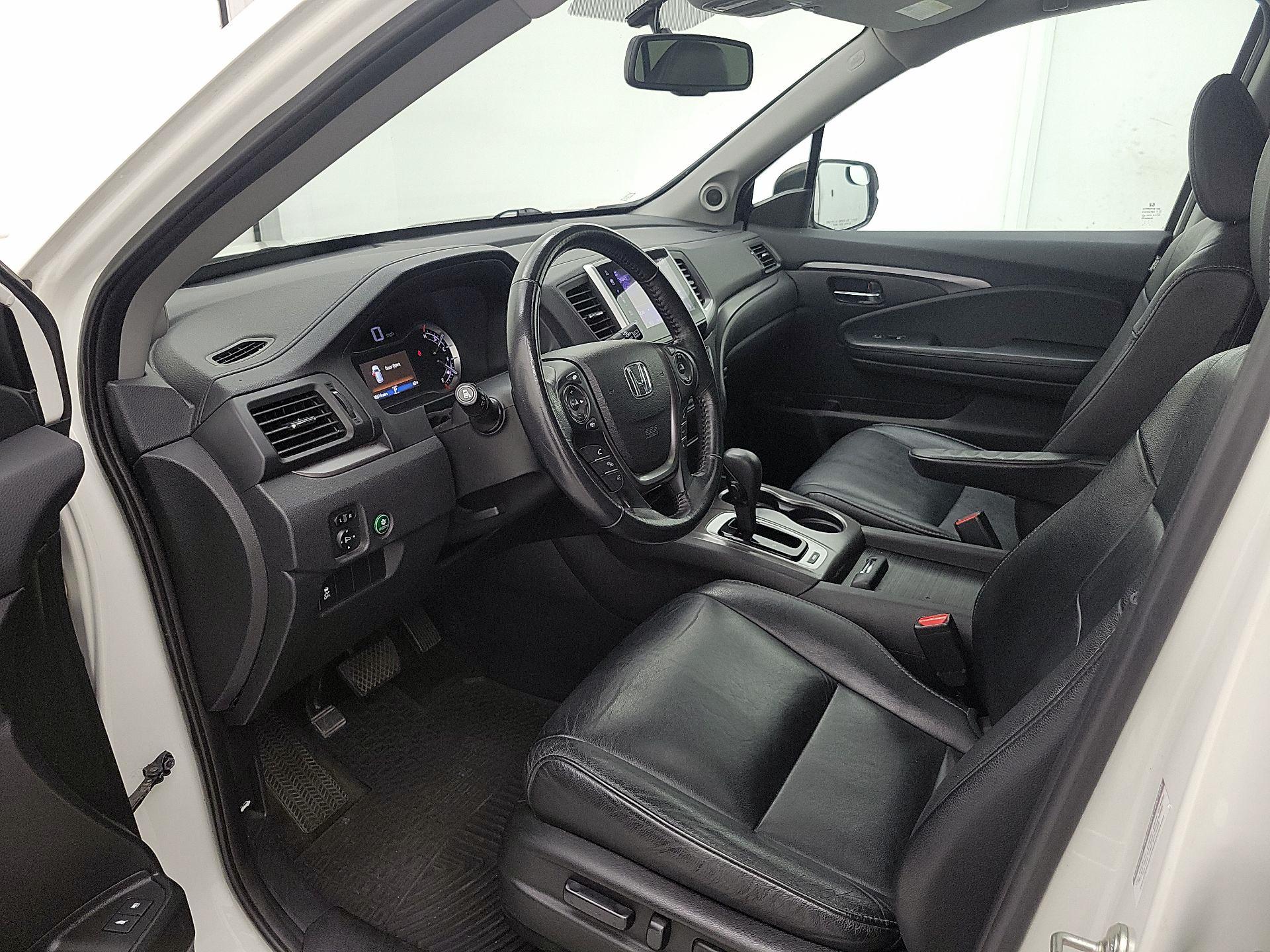 Thumbnail: 2017 Honda Pilot - 11