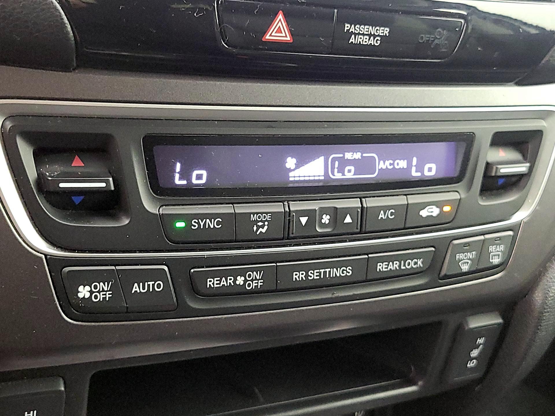 Thumbnail: 2017 Honda Pilot - 16