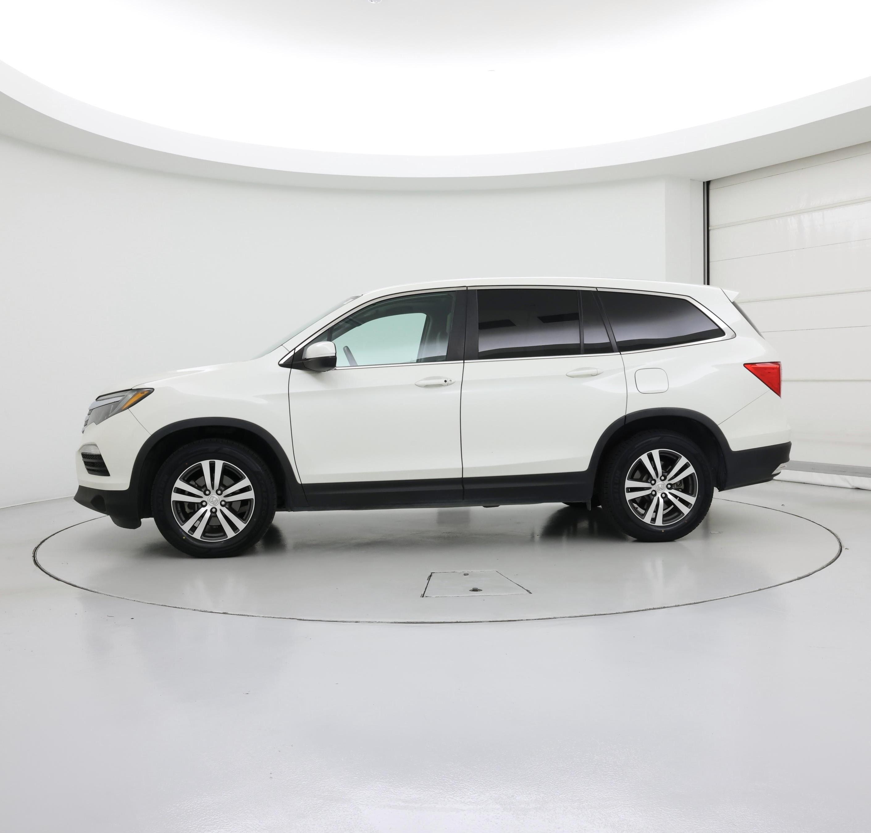 Thumbnail: 2017 Honda Pilot - 3