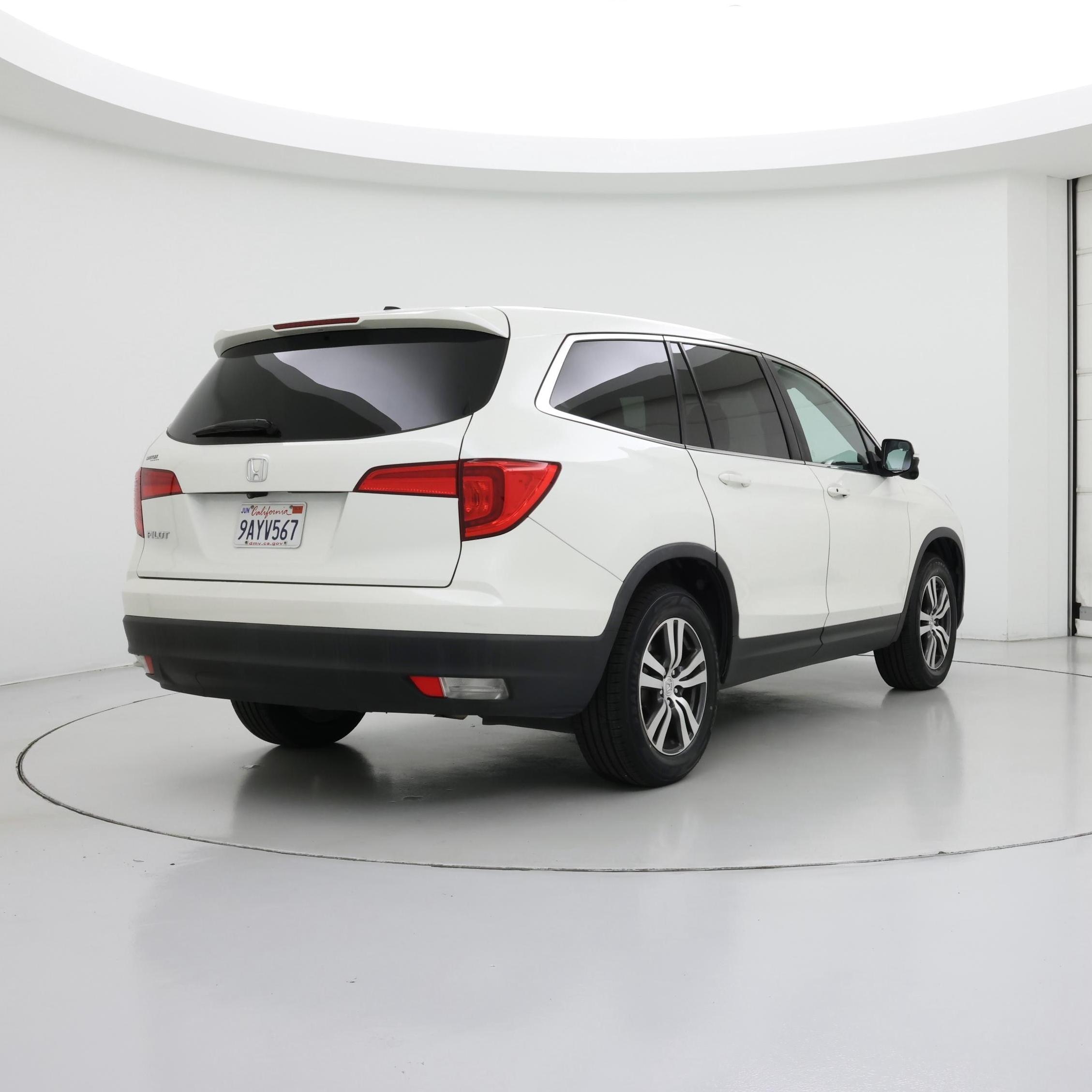 Thumbnail: 2017 Honda Pilot - 8