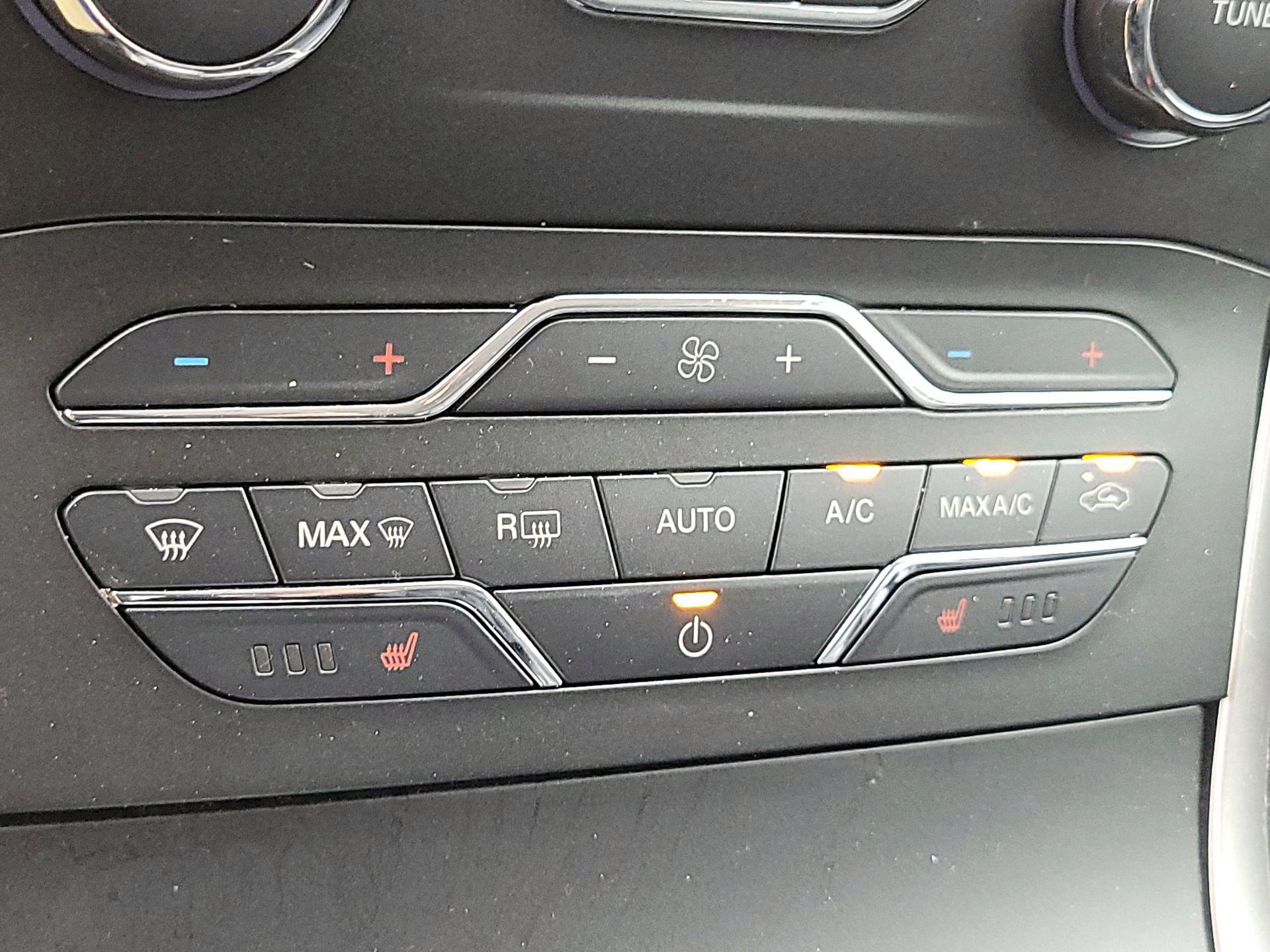 Thumbnail: 2019 Ford Edge - 16