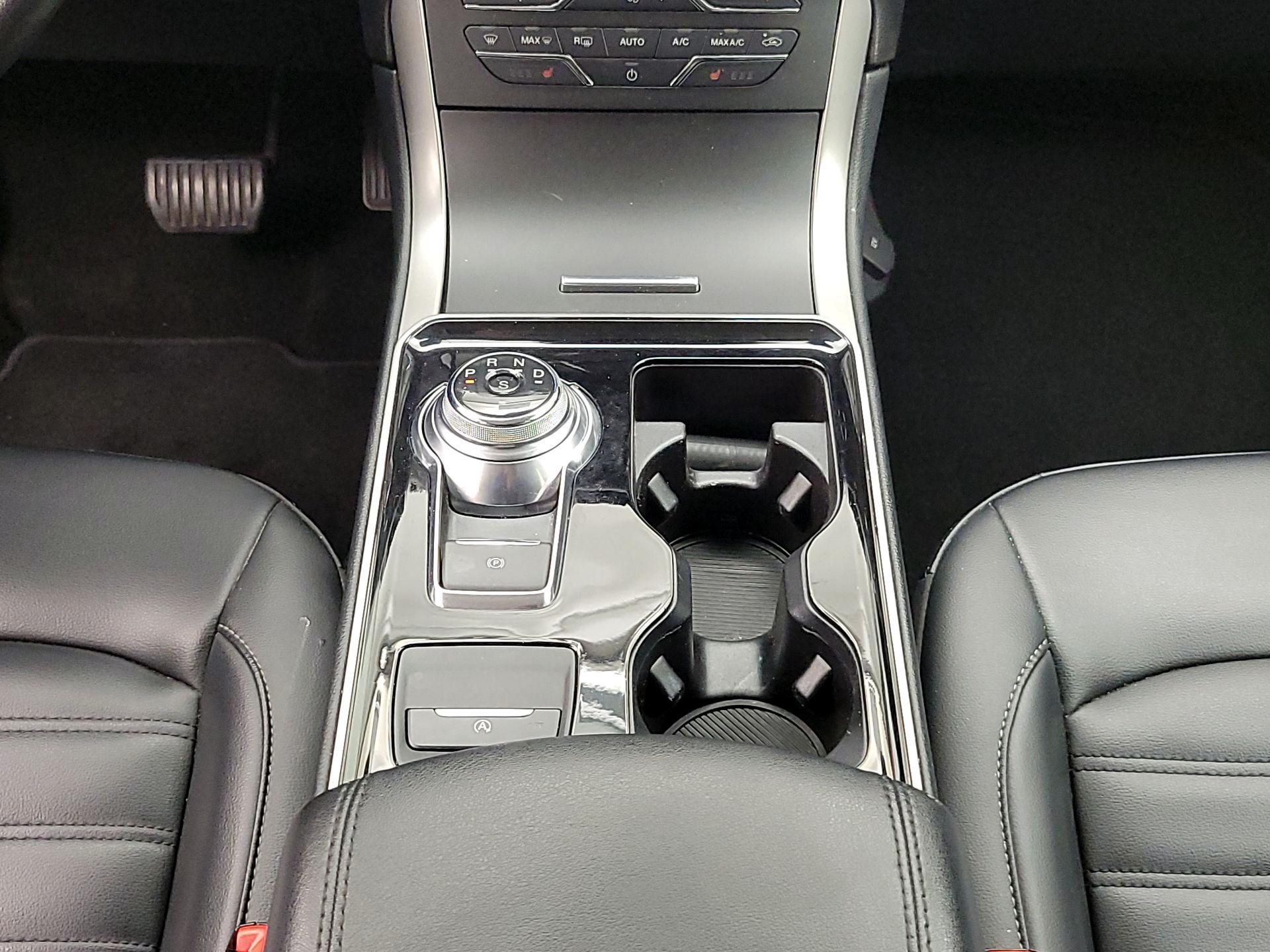 Thumbnail: 2019 Ford Edge - 17