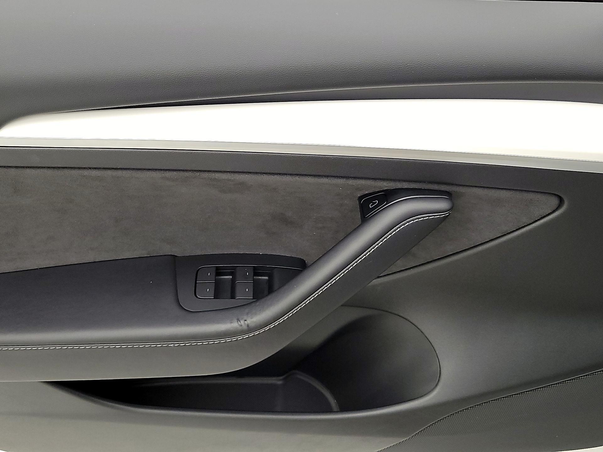 Thumbnail: 2022 Tesla Model 3 - 12