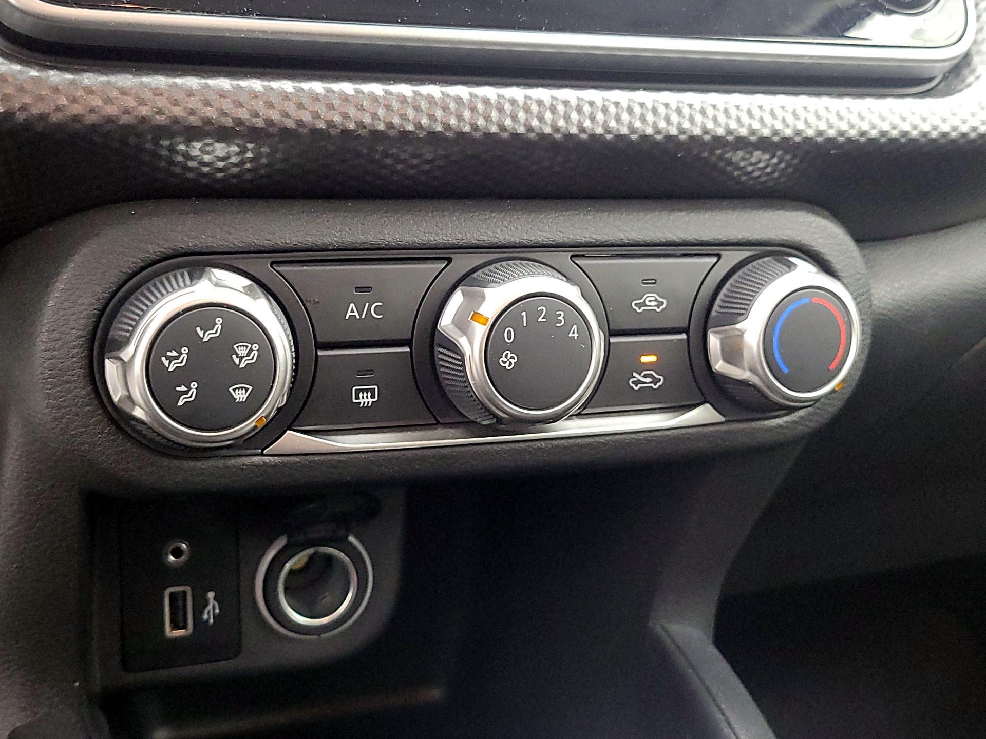 Thumbnail: 2020 Nissan Kicks - 16