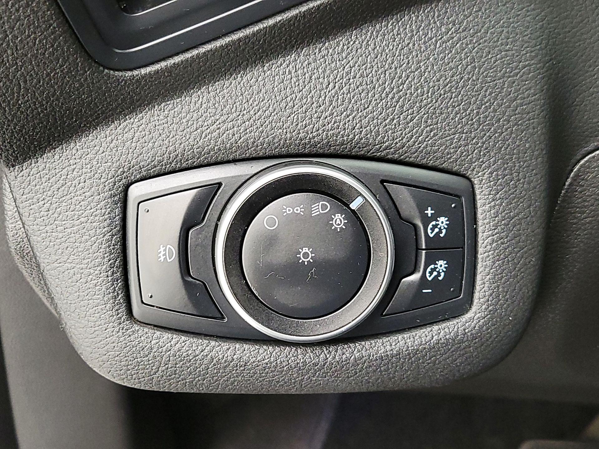 Thumbnail: 2016 Ford C-Max - 13