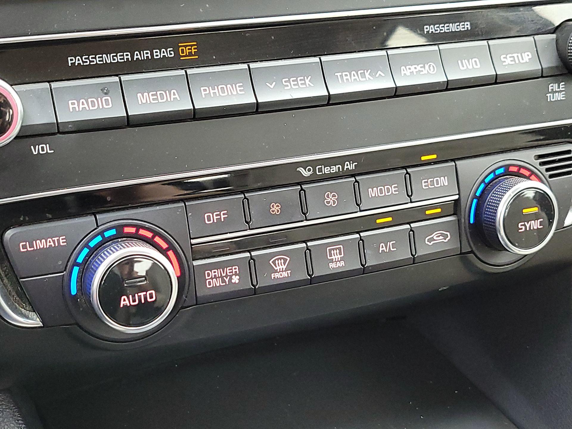 Thumbnail: 2017 Kia Optima - 16