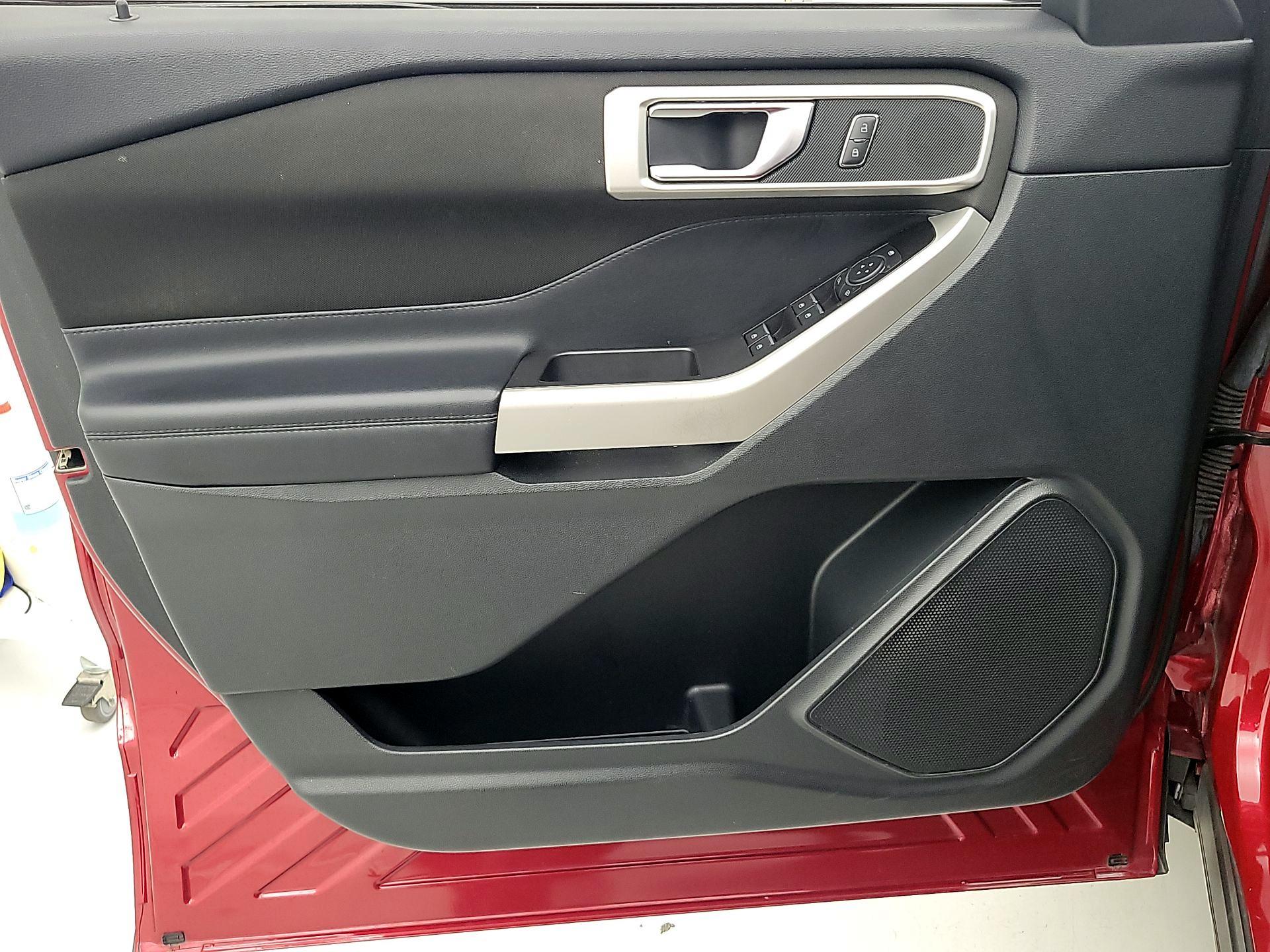 Thumbnail: 2020 Ford Explorer - 12