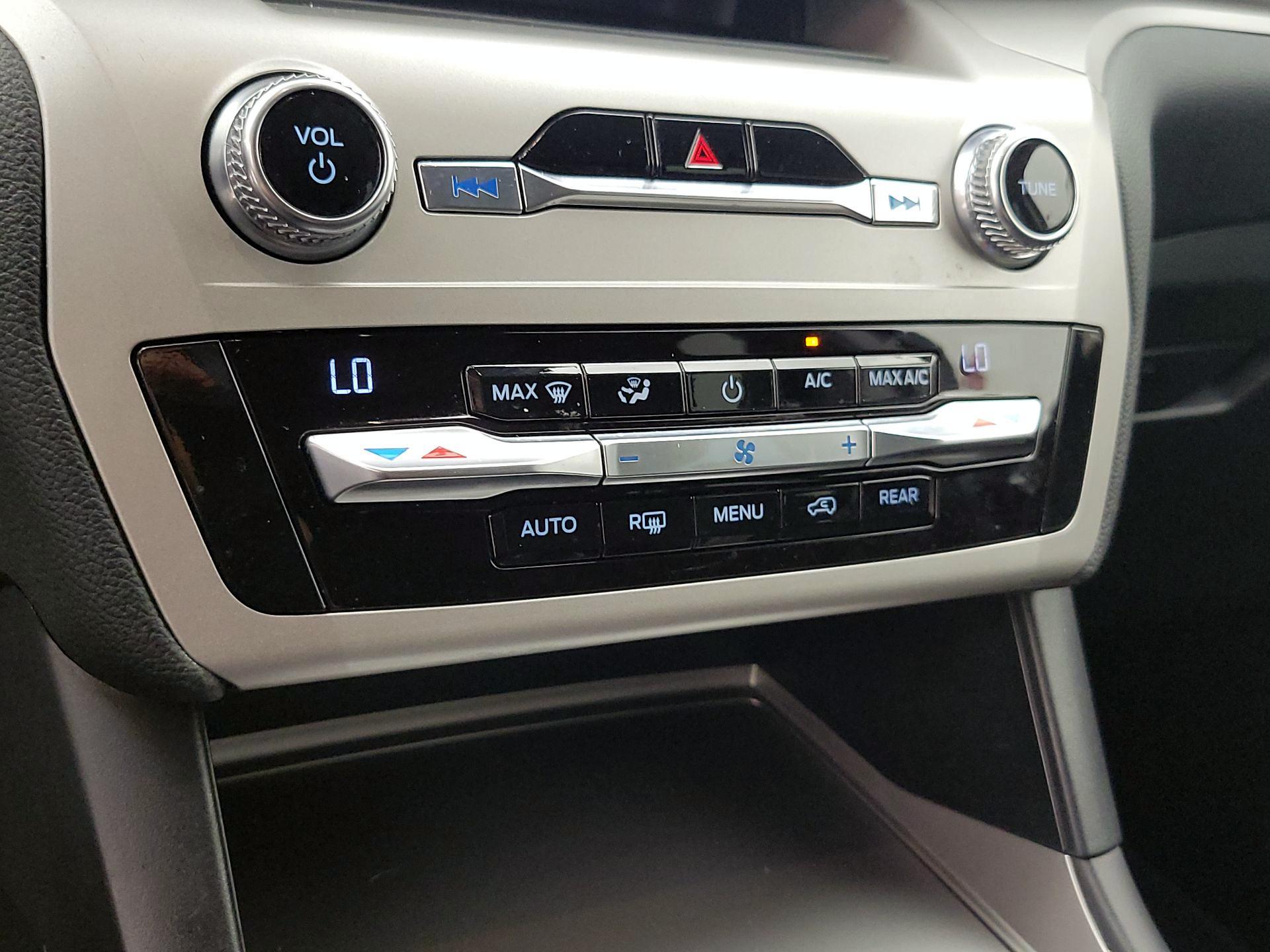 Thumbnail: 2020 Ford Explorer - 16