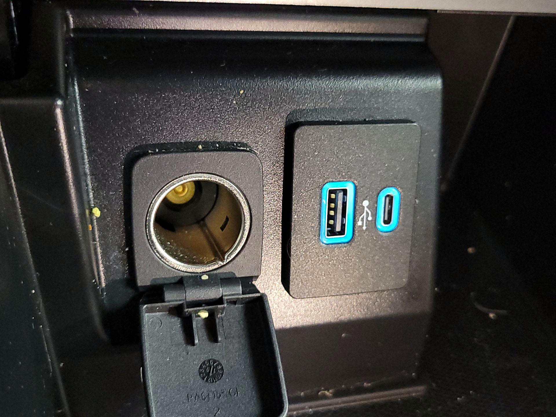 Thumbnail: 2020 Ford Explorer - 18