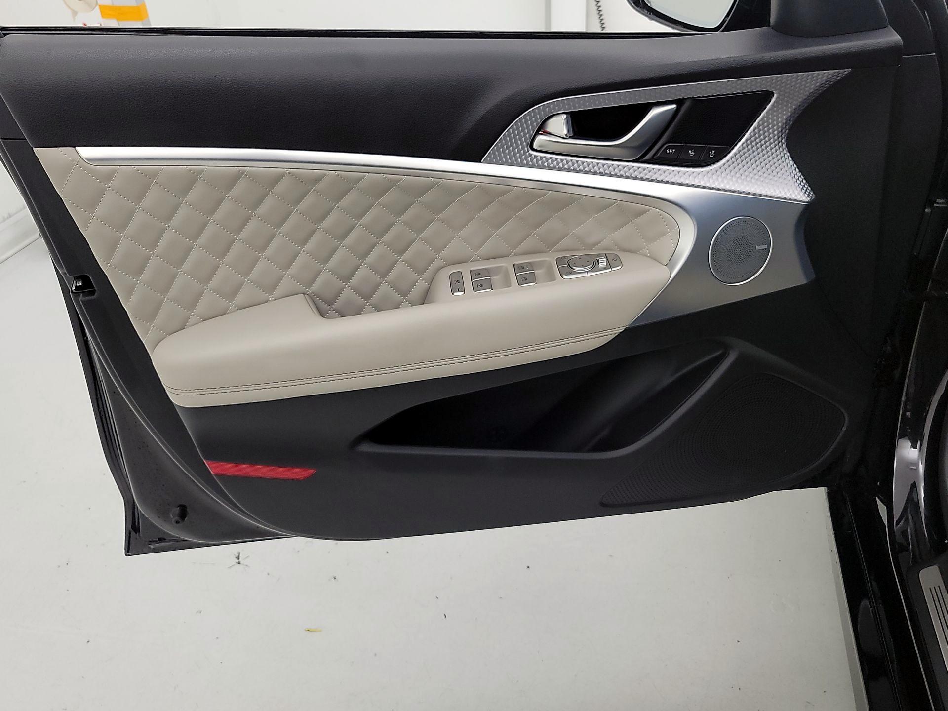 Thumbnail: 2023 Genesis G70 - 12