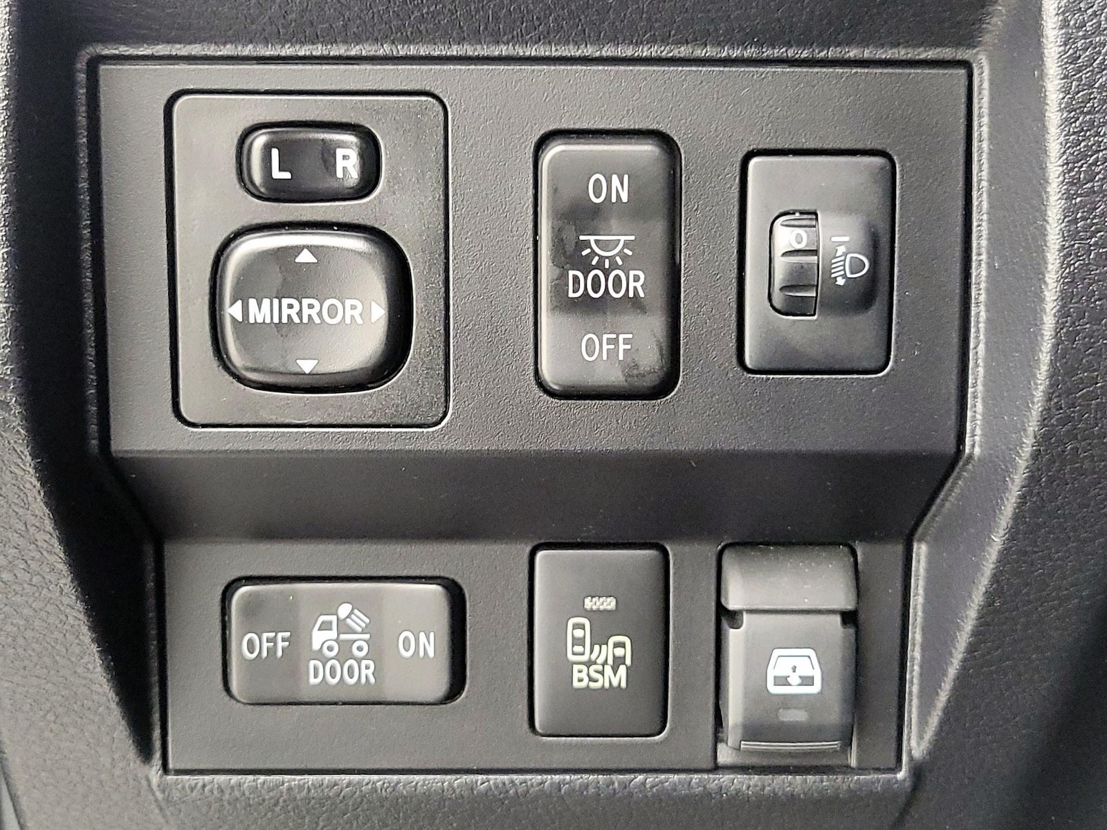 2016 Toyota Tundra Limited - Photo 14