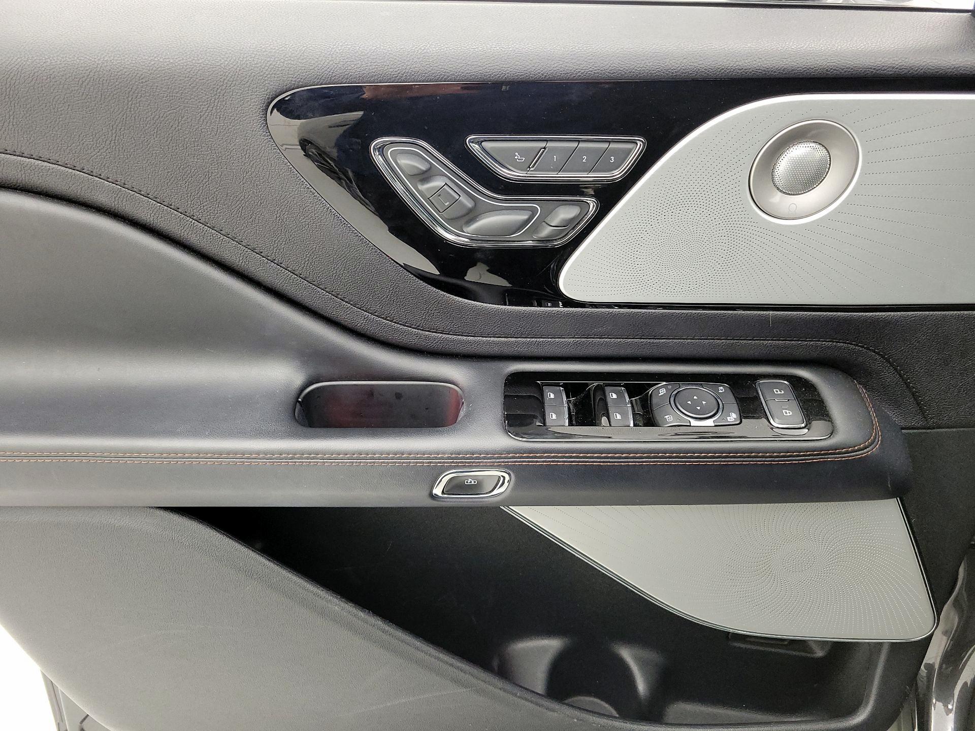 Thumbnail: 2020 Lincoln Aviator - 12