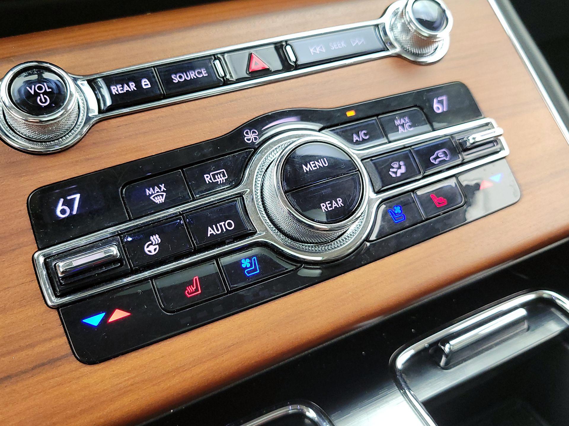 Thumbnail: 2020 Lincoln Aviator - 17