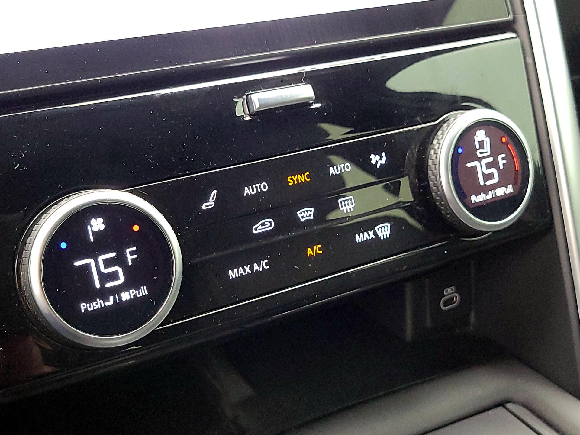 Thumbnail: 2024 Land Rover Discovery - 17