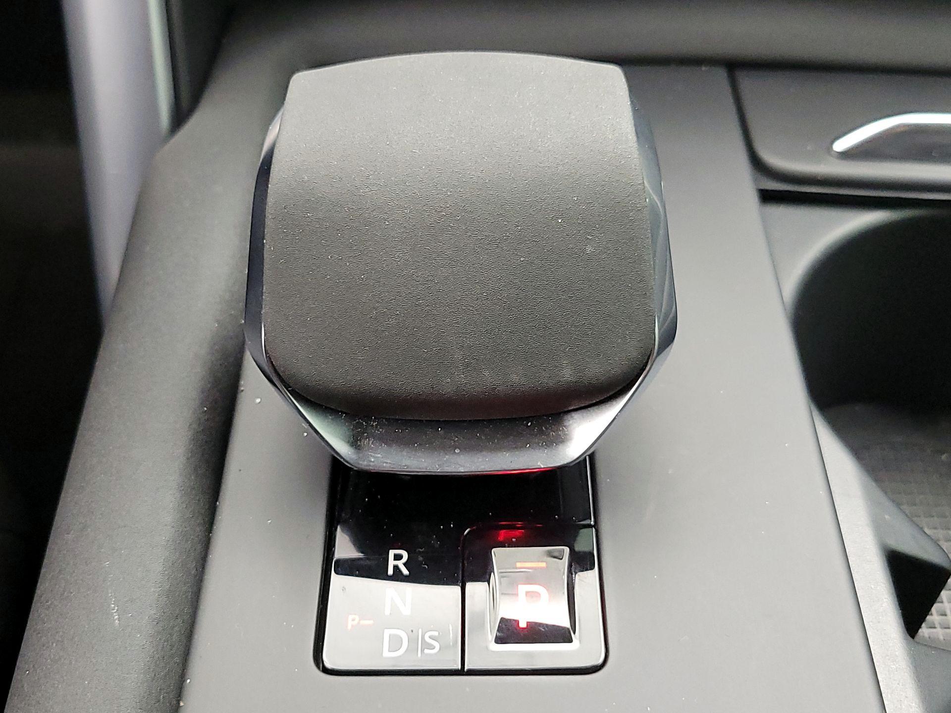 Thumbnail: 2024 Land Rover Discovery - 18